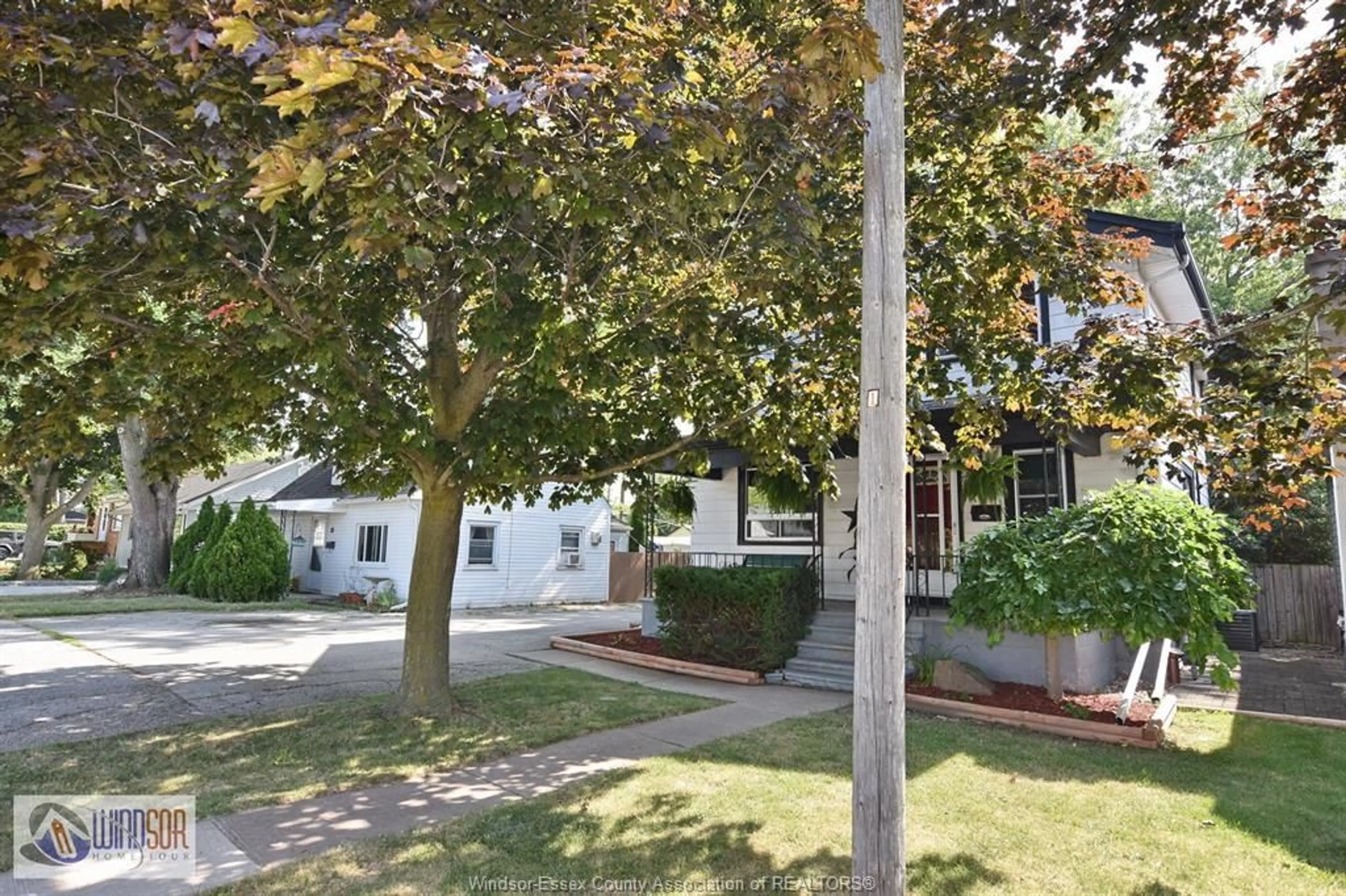 A pic from outside/outdoor area/front of a property/back of a property/a pic from drone, street for 19 BERTRAND, Amherstburg Ontario N9V 2W7