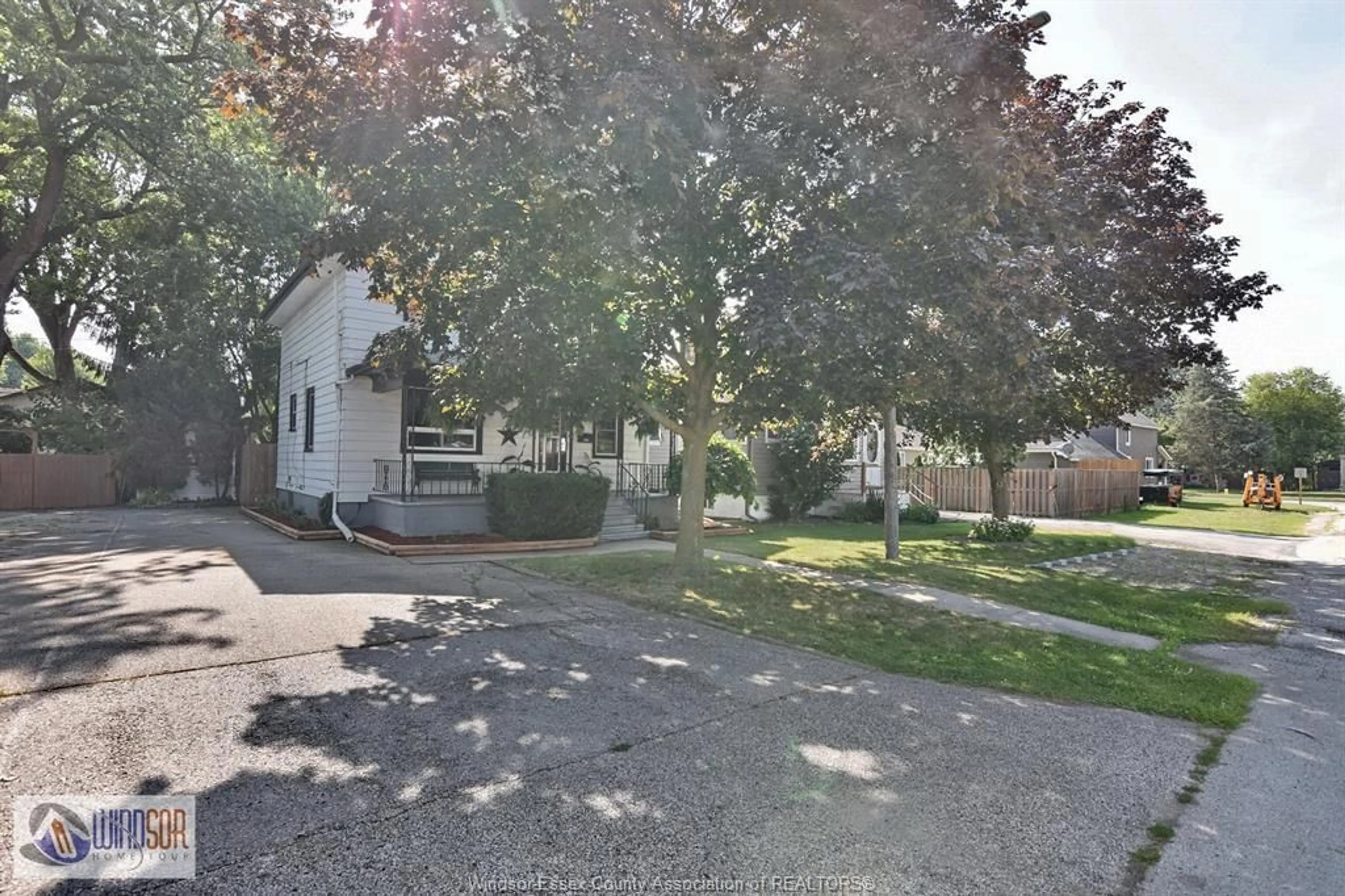 A pic from outside/outdoor area/front of a property/back of a property/a pic from drone, street for 19 BERTRAND, Amherstburg Ontario N9V 2W7
