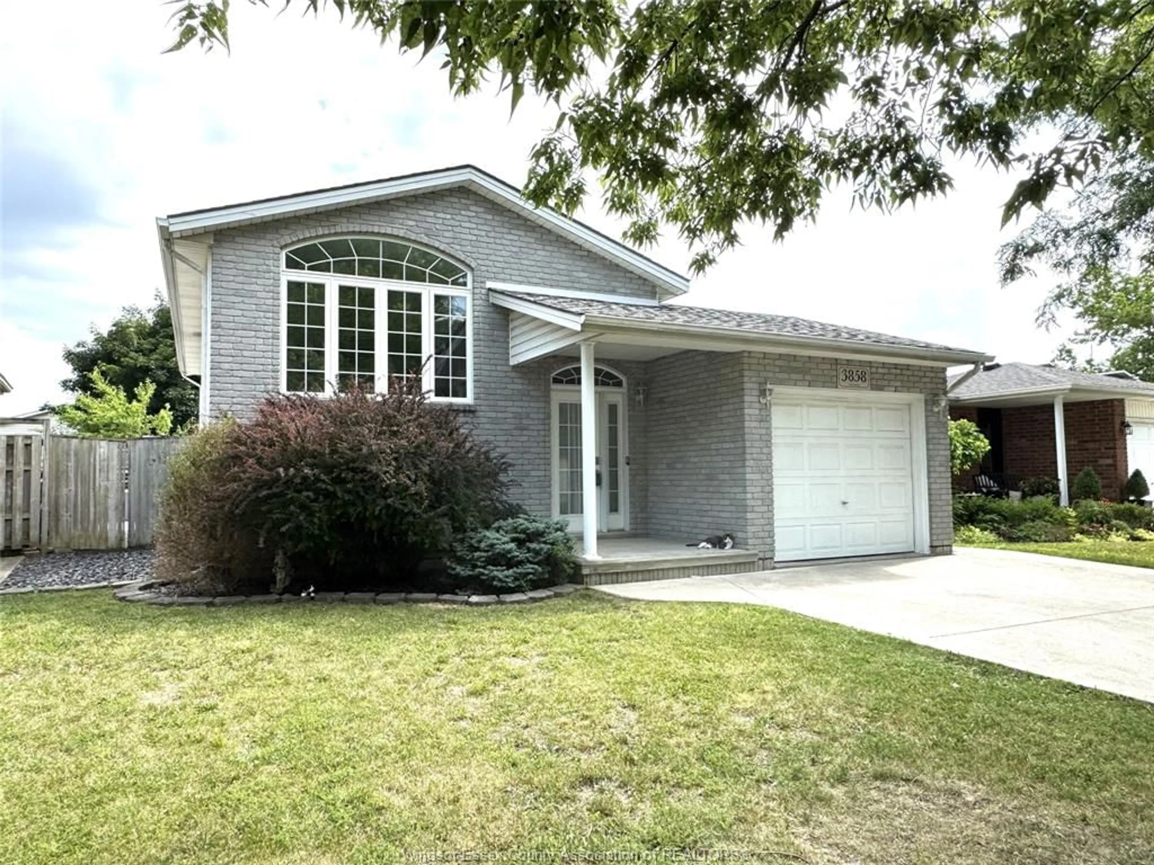 Home with vinyl exterior material, street for 3858 ACORN Crt, Windsor Ontario N8W 5R5