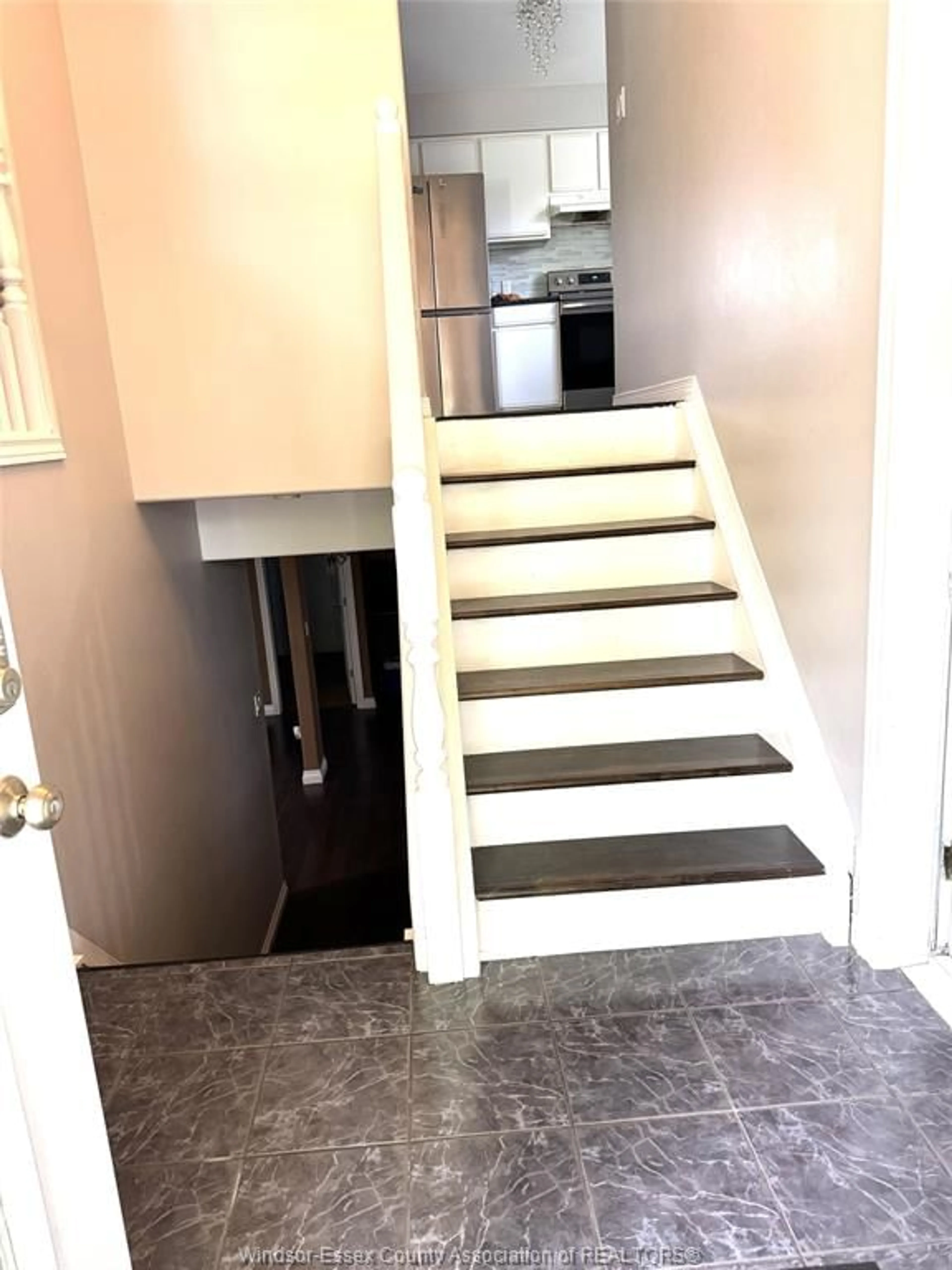 Stairs for 3858 ACORN Crt, Windsor Ontario N8W 5R5