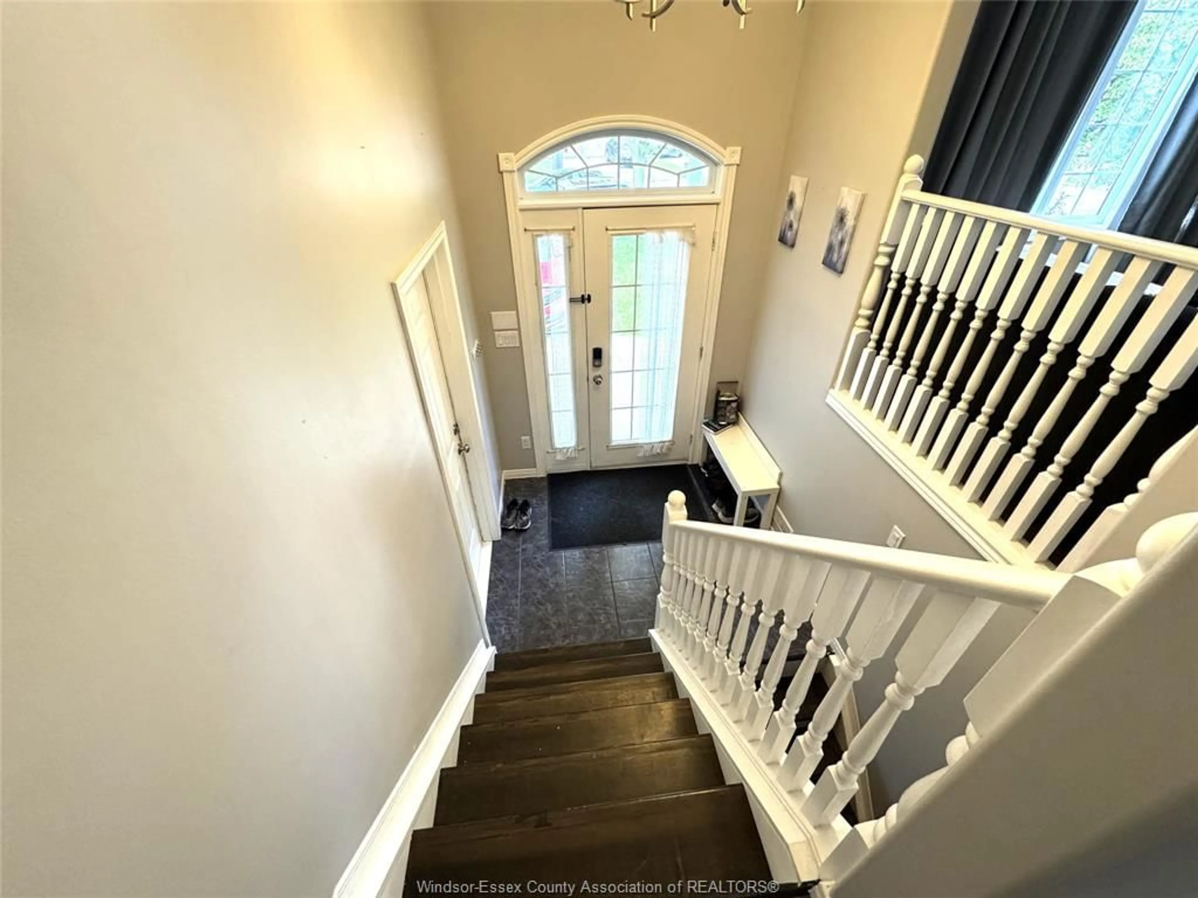Indoor entryway for 3858 ACORN Crt, Windsor Ontario N8W 5R5