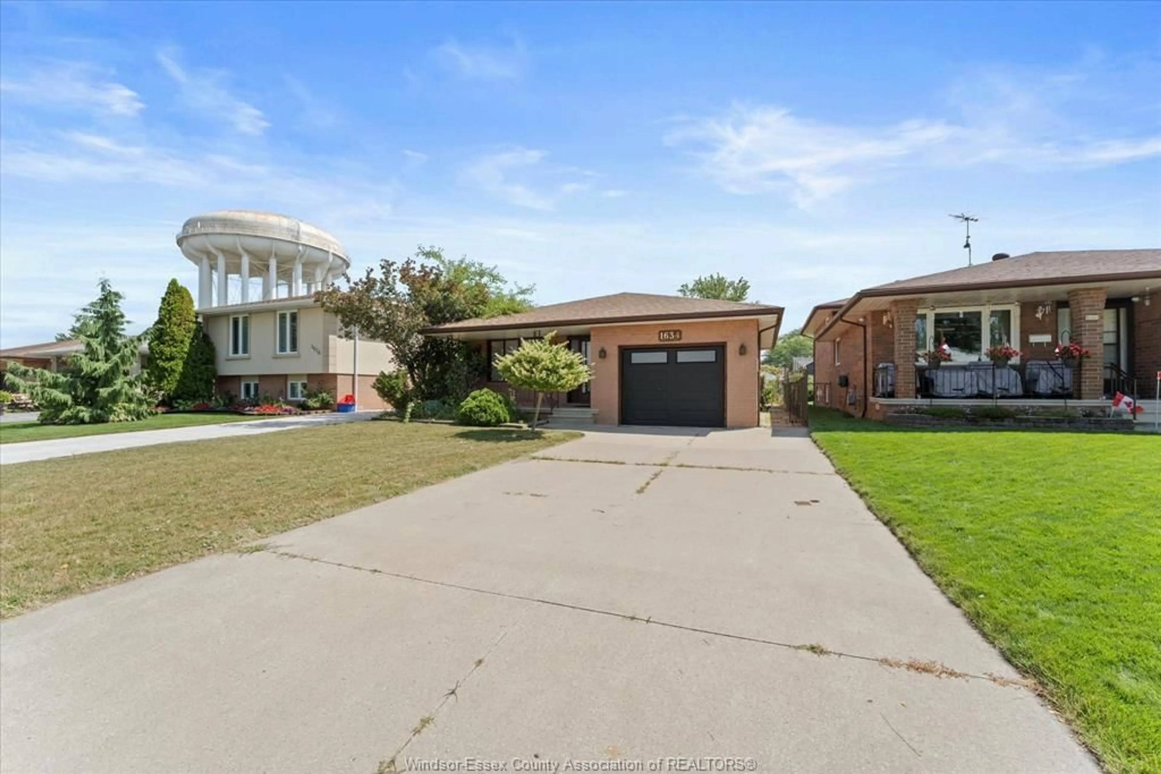 A pic from outside/outdoor area/front of a property/back of a property/a pic from drone, street for 1634 LANGLOIS, Windsor Ontario N8X 4M5