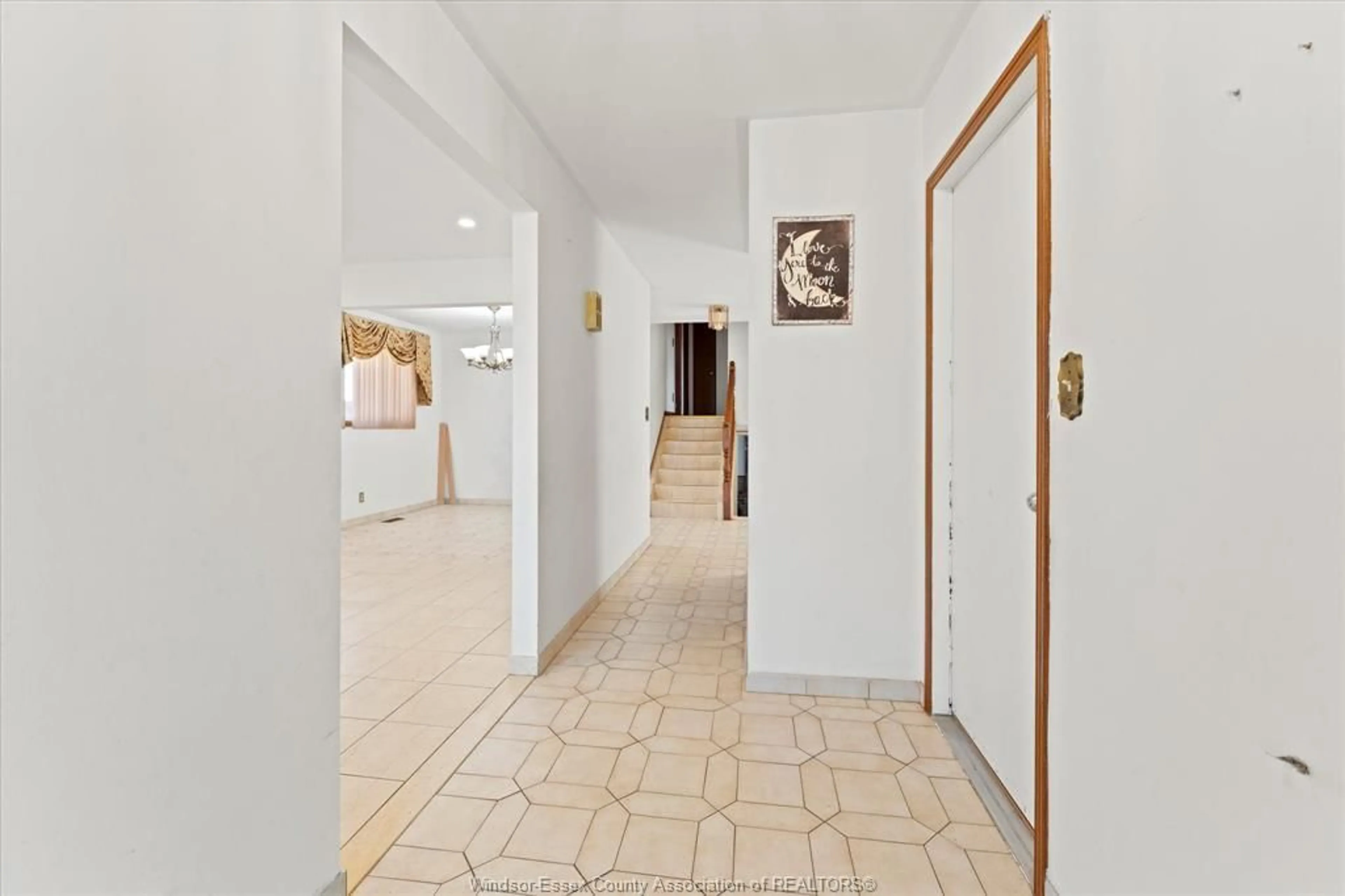 Indoor foyer for 1634 LANGLOIS, Windsor Ontario N8X 4M5