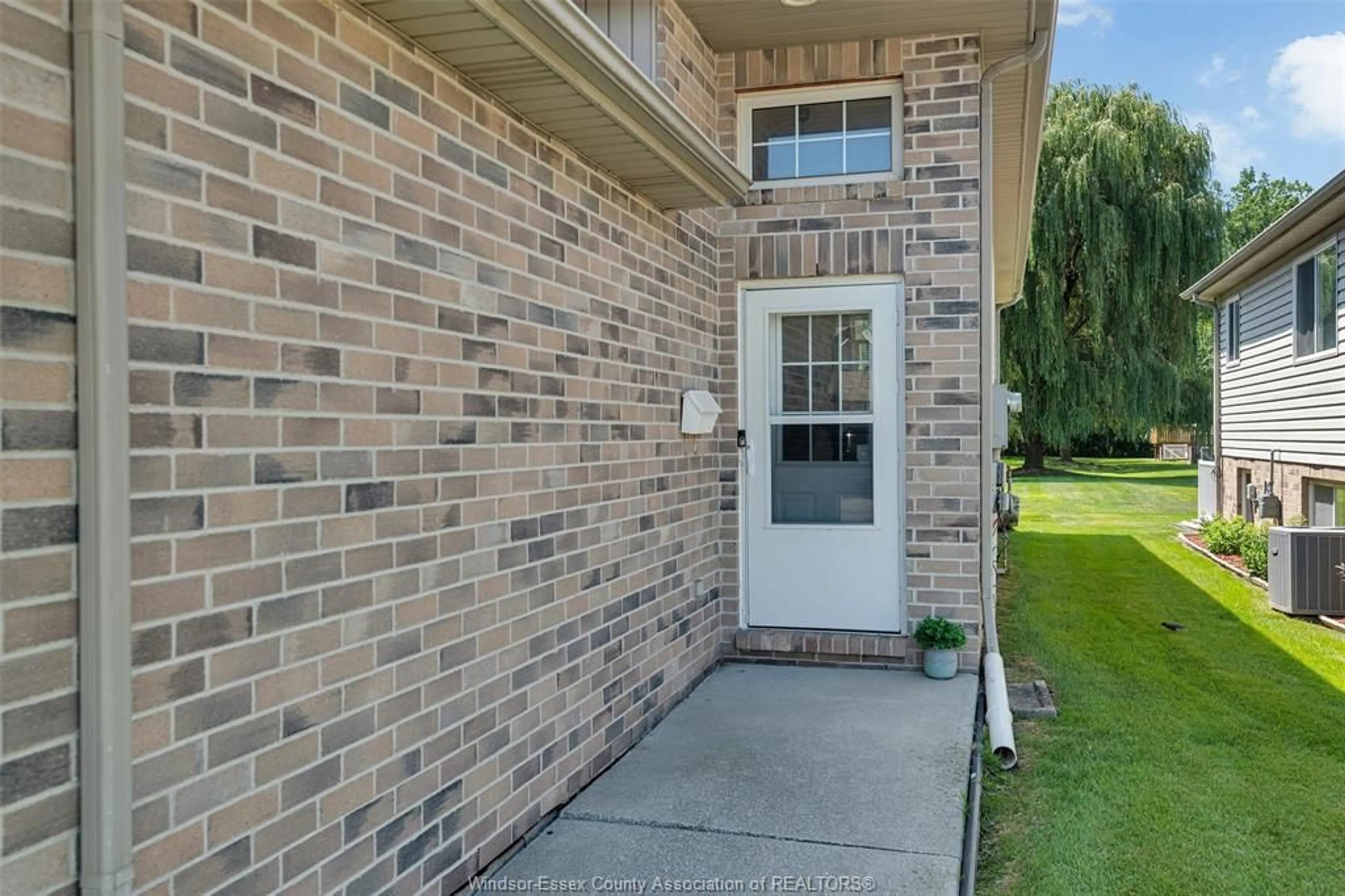 Unknown for 4903 SIXTH Street, Windsor Ontario N9E 4X1