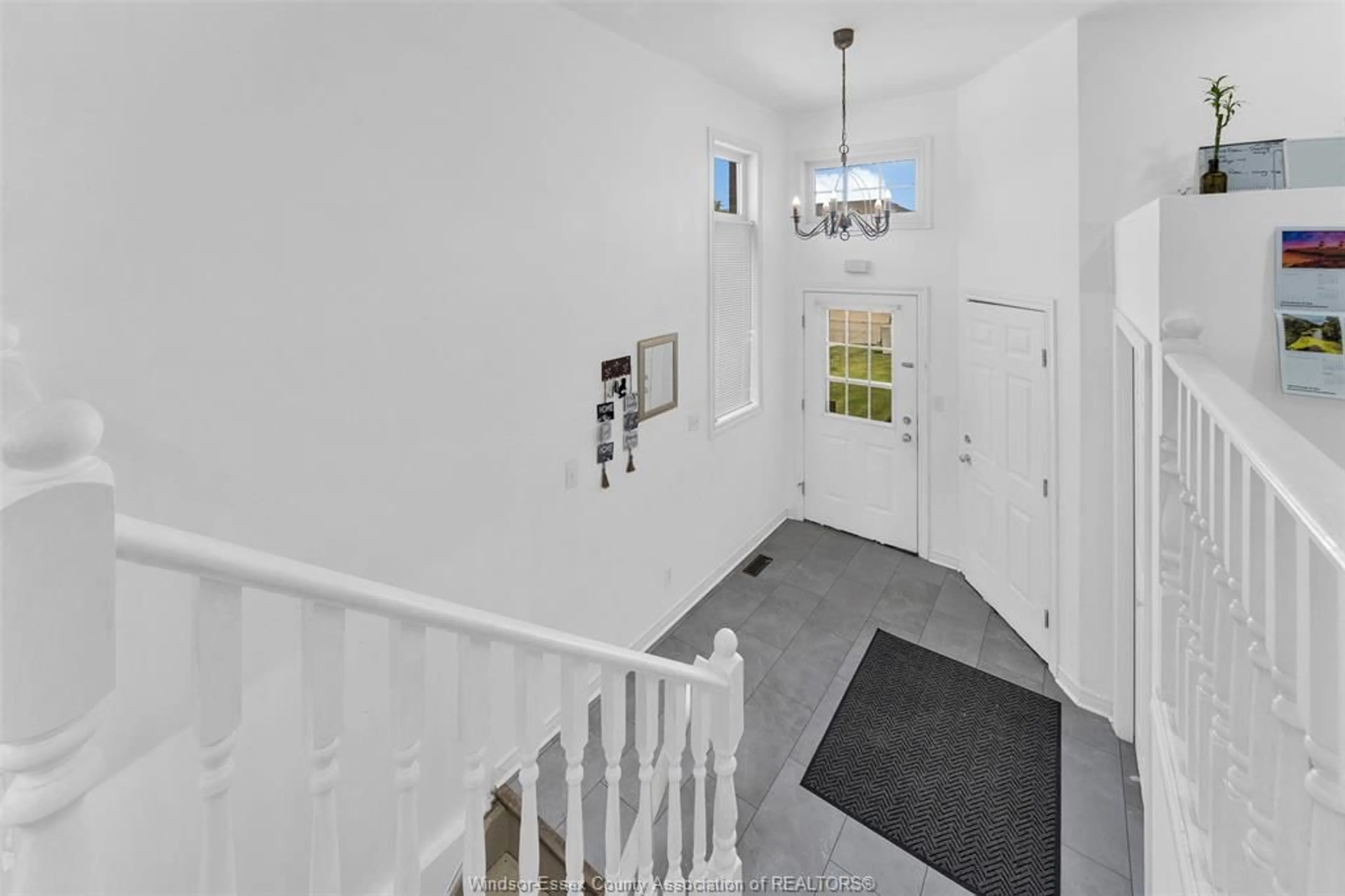 Indoor foyer for 4903 SIXTH Street, Windsor Ontario N9E 4X1