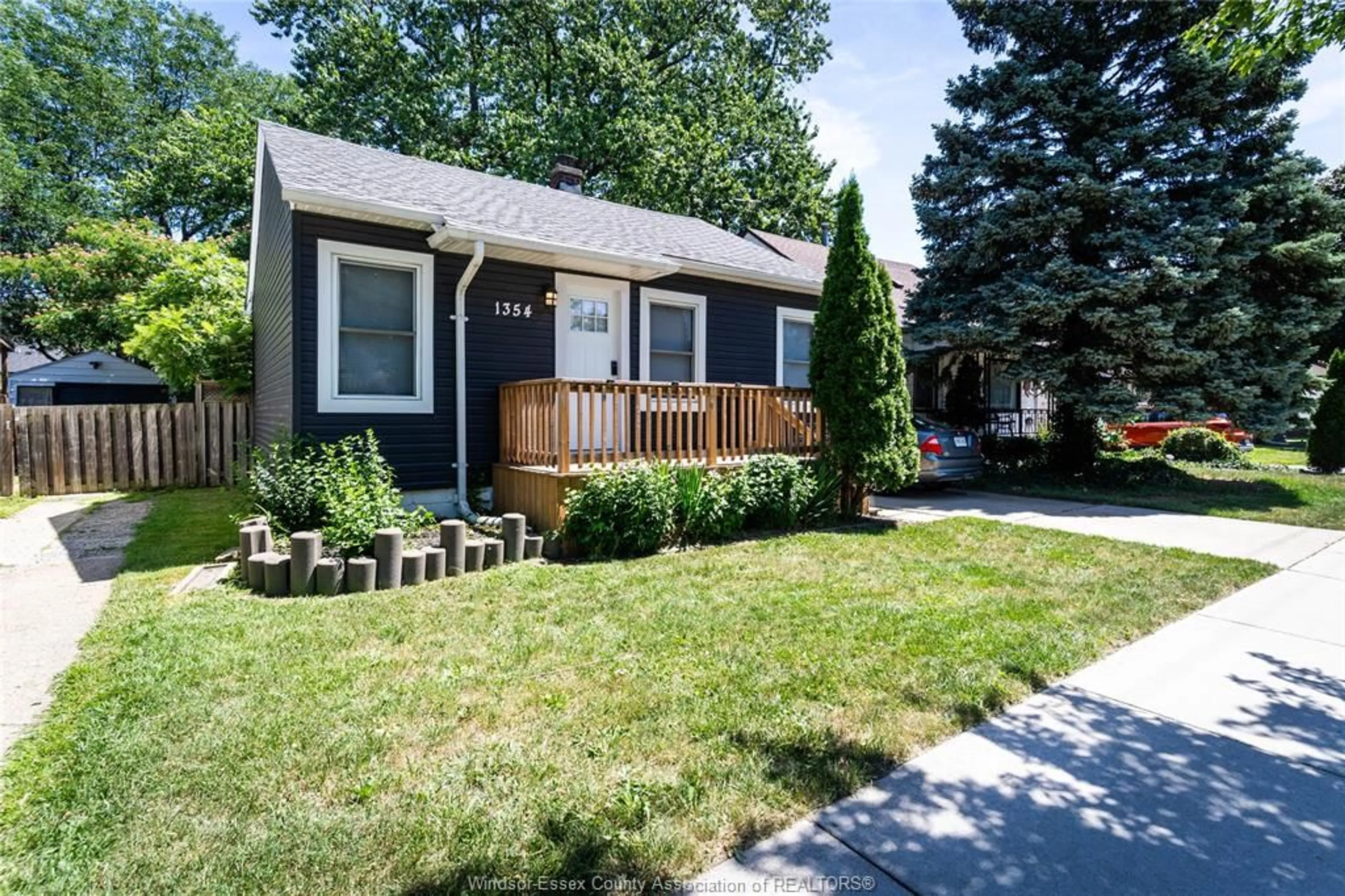 Home with vinyl exterior material, street for 1354 GEORGE, Windsor Ontario N8Y 2X9