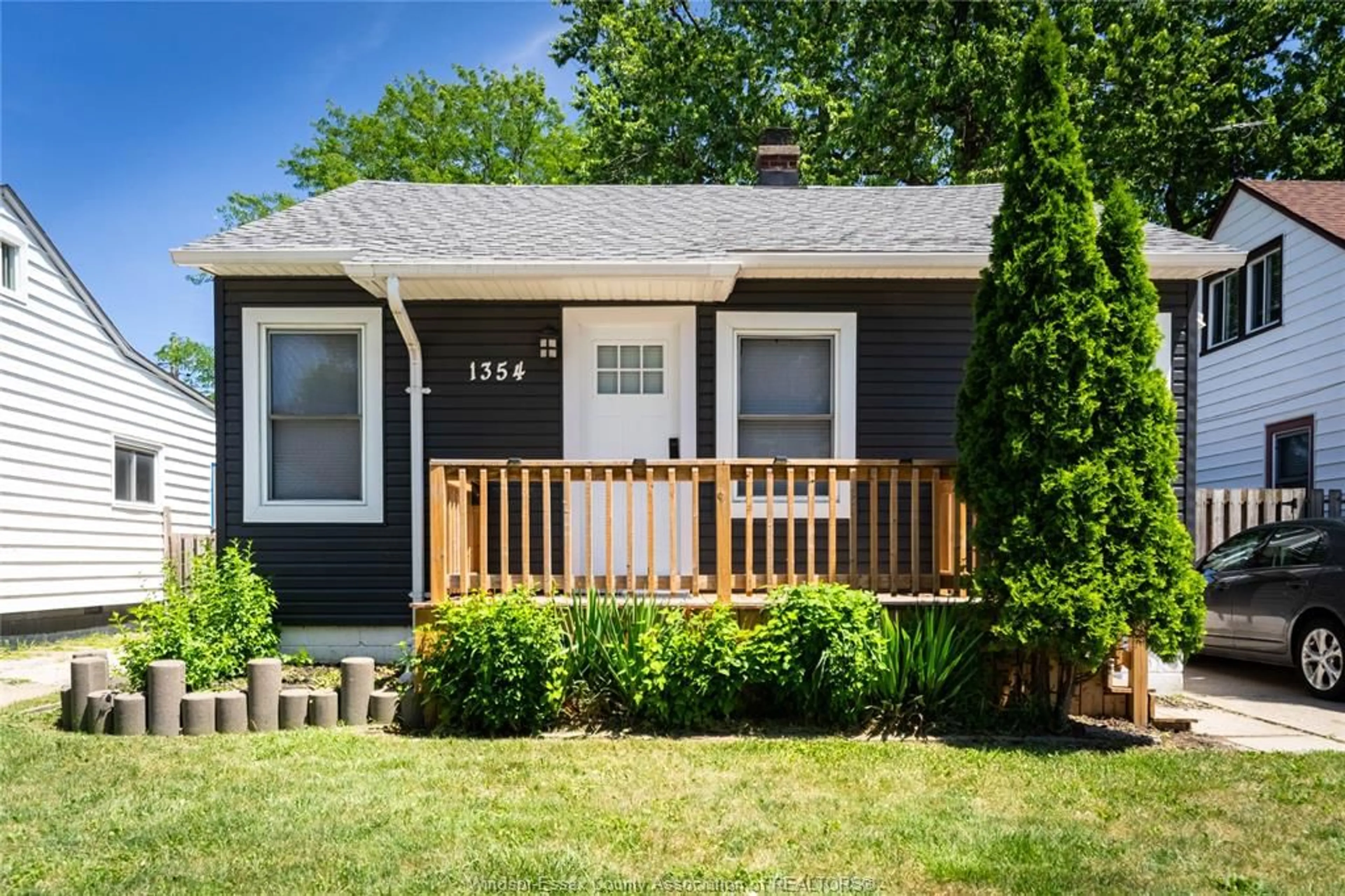 Home with vinyl exterior material, street for 1354 GEORGE, Windsor Ontario N8Y 2X9