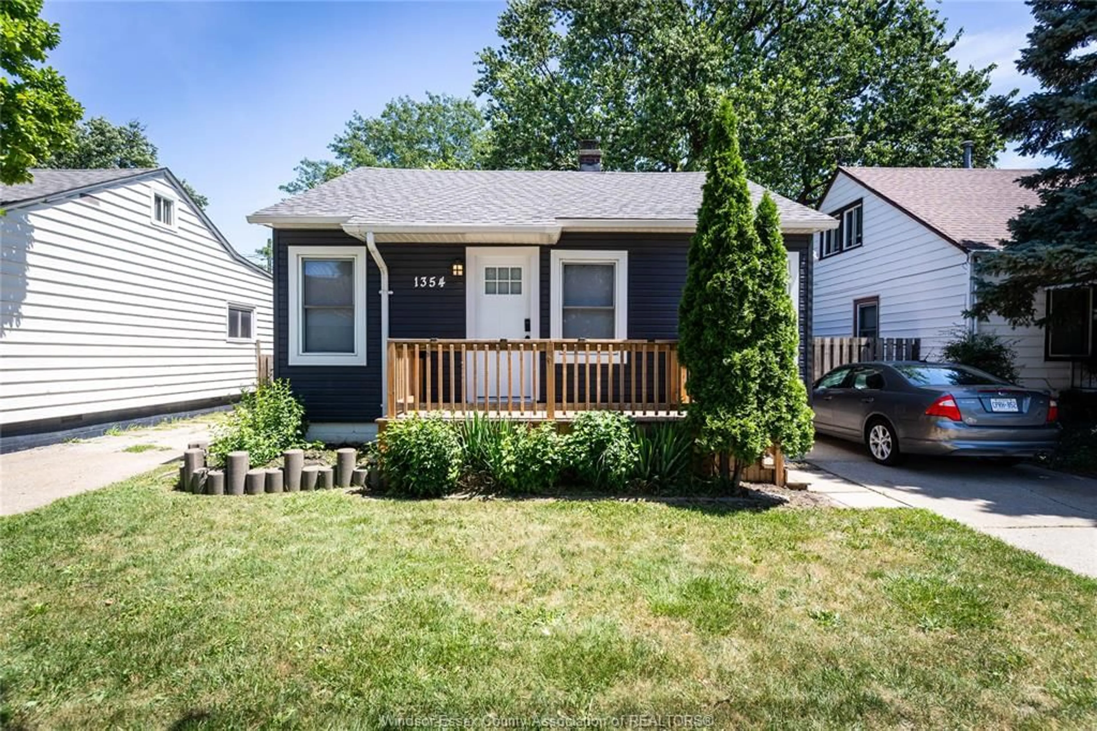Home with vinyl exterior material, street for 1354 GEORGE, Windsor Ontario N8Y 2X9