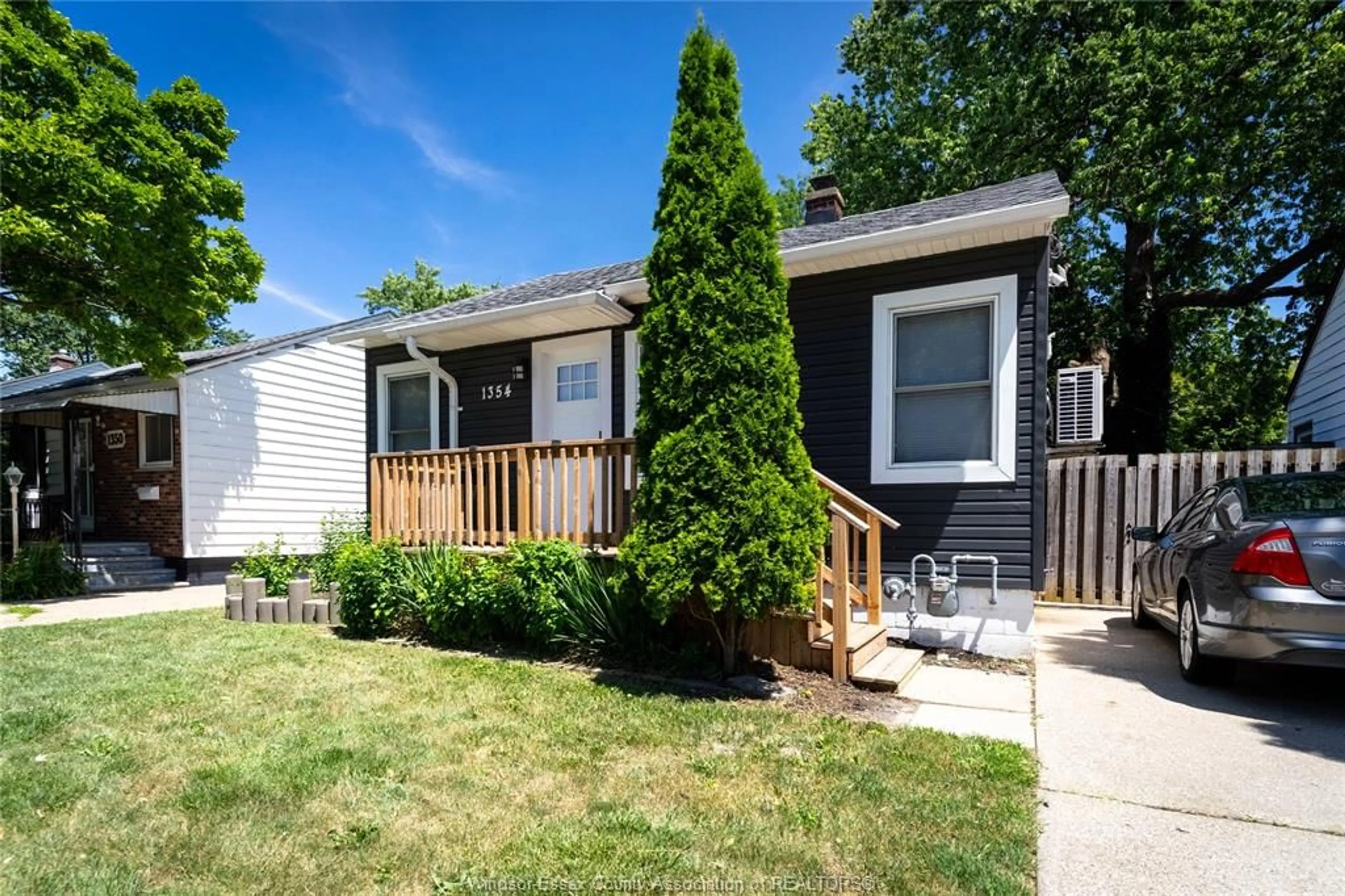 Home with vinyl exterior material, street for 1354 GEORGE, Windsor Ontario N8Y 2X9