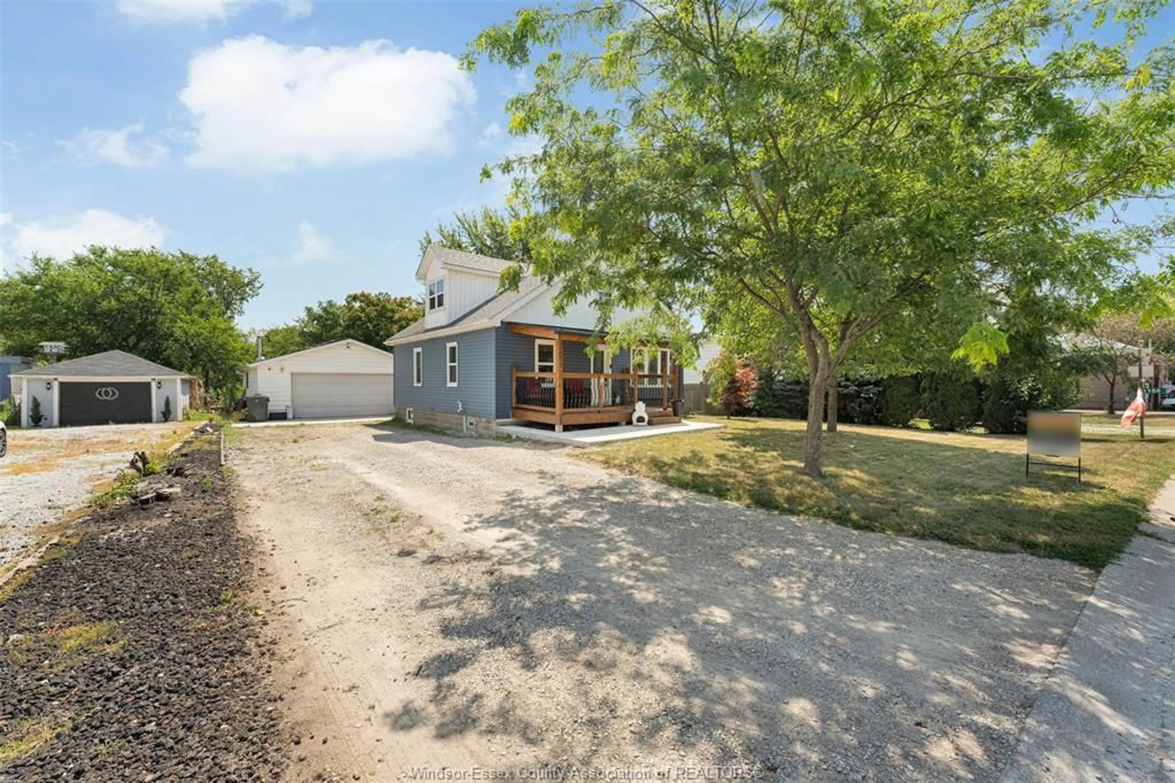 A pic from outside/outdoor area/front of a property/back of a property/a pic from drone, street for 1138 County Rd 31, Lakeshore Ontario N0R 1S0