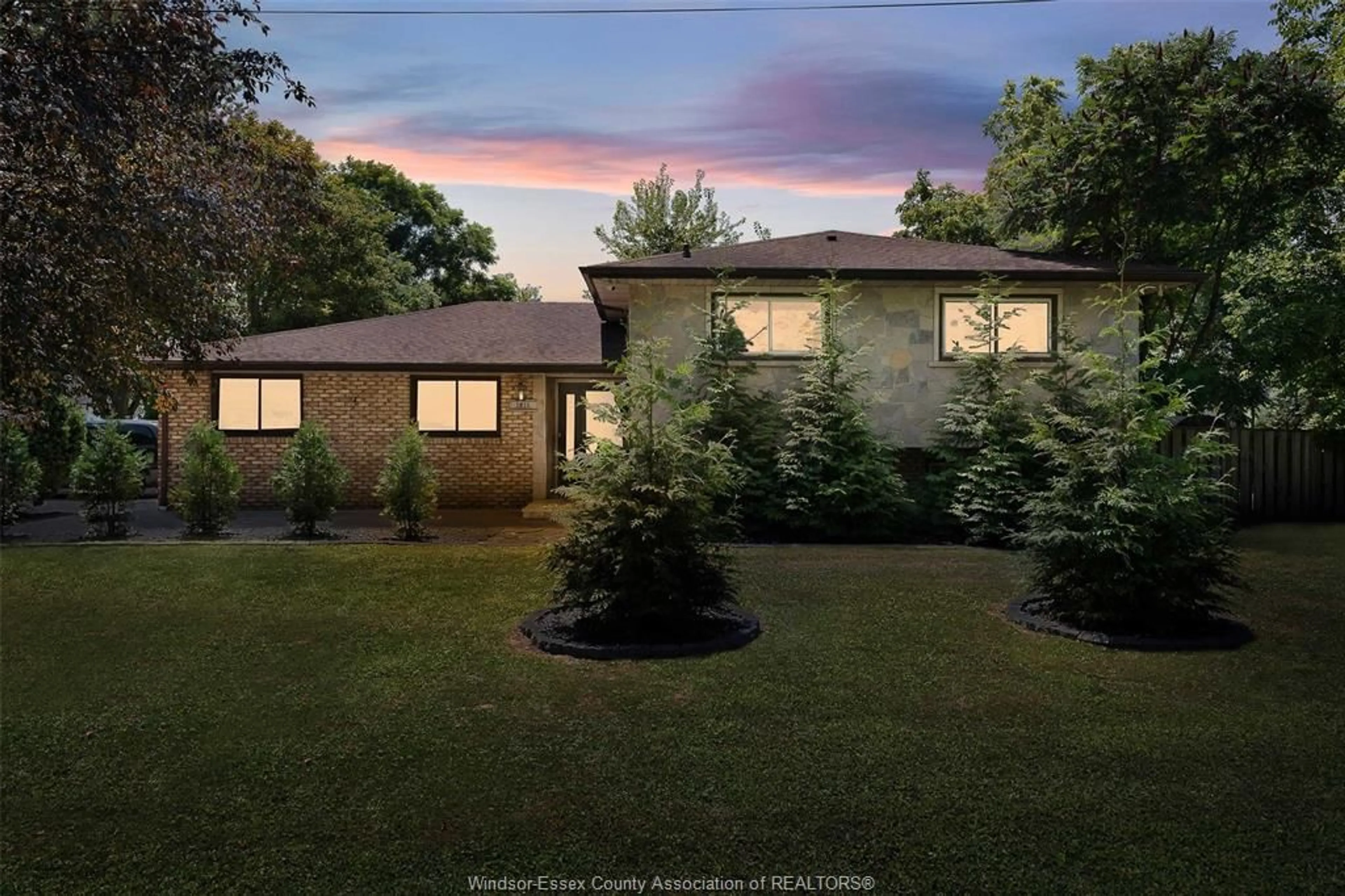 A pic from outside/outdoor area/front of a property/back of a property/a pic from drone, street for 1815 Omira St, LaSalle Ontario N9H 1R3