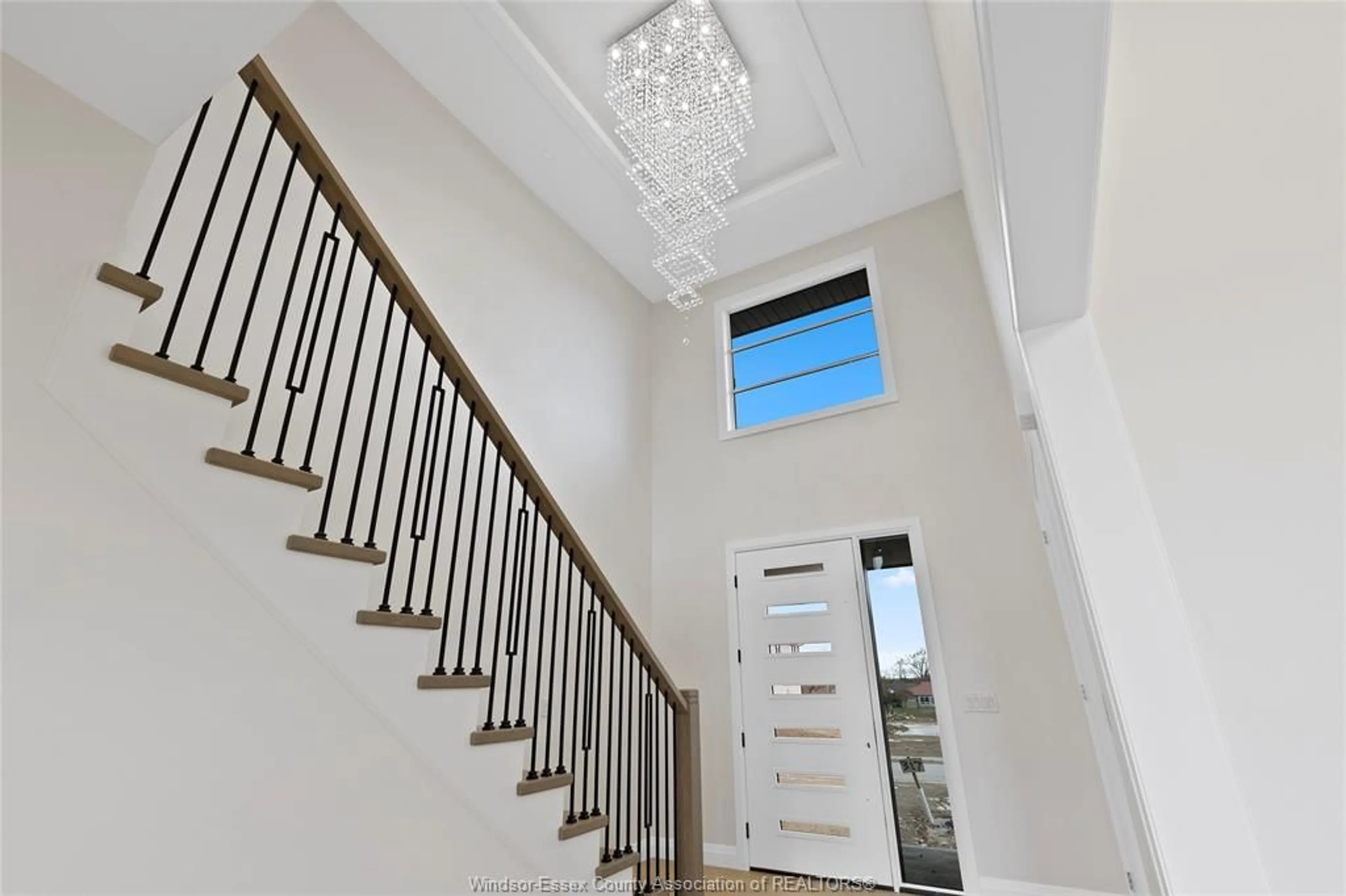 Indoor foyer for 317 BENSON, Amherstburg Ontario N9V 0G7