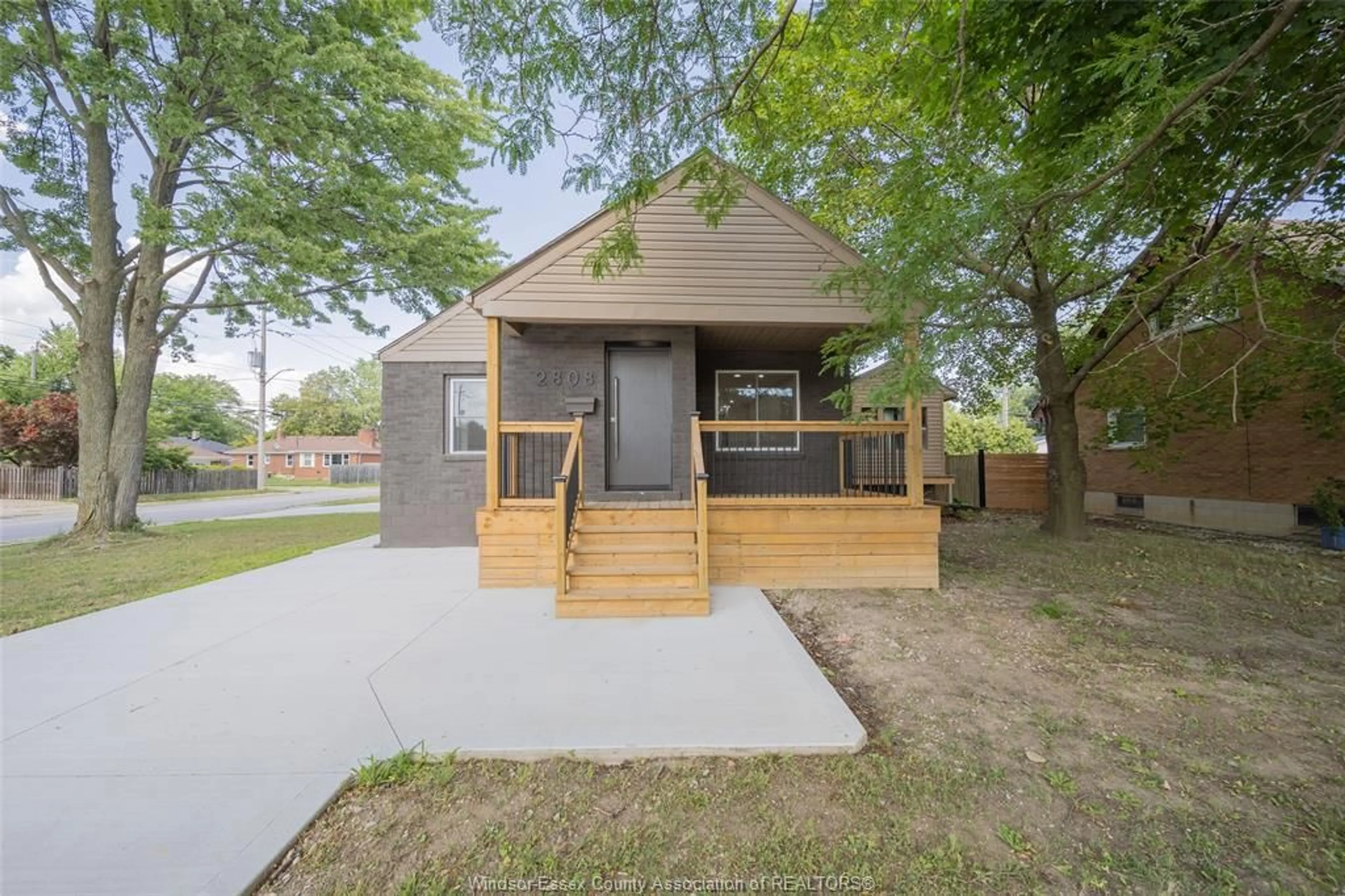 Home with vinyl exterior material, street for 2808 MCKAY Ave, Windsor Ontario N9E 2P9