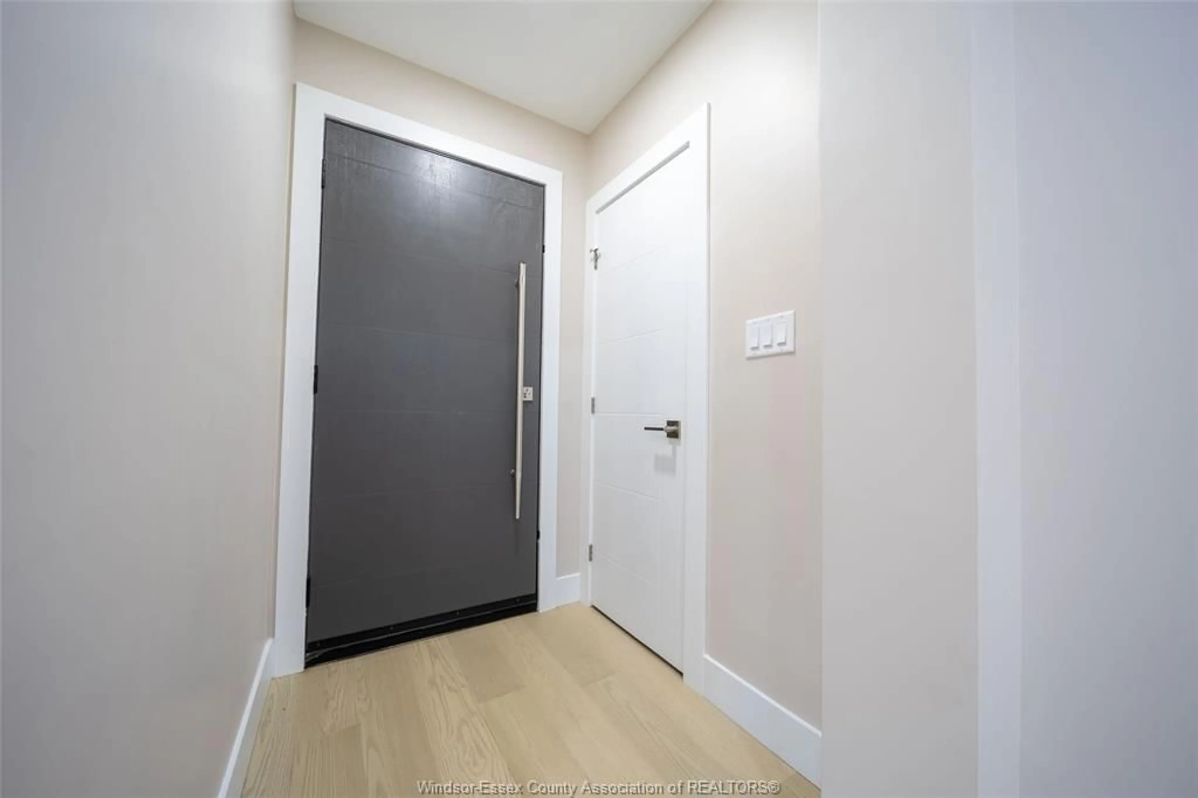 Indoor entryway for 2808 MCKAY Ave, Windsor Ontario N9E 2P9