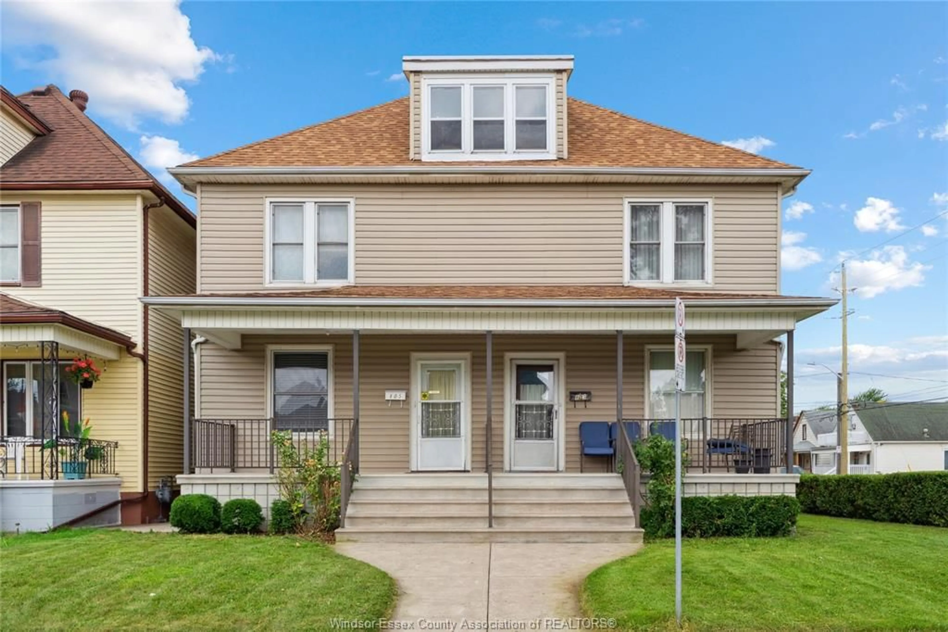 Home with vinyl exterior material, street for 805 PIERRE, Windsor Ontario N9A 2K6