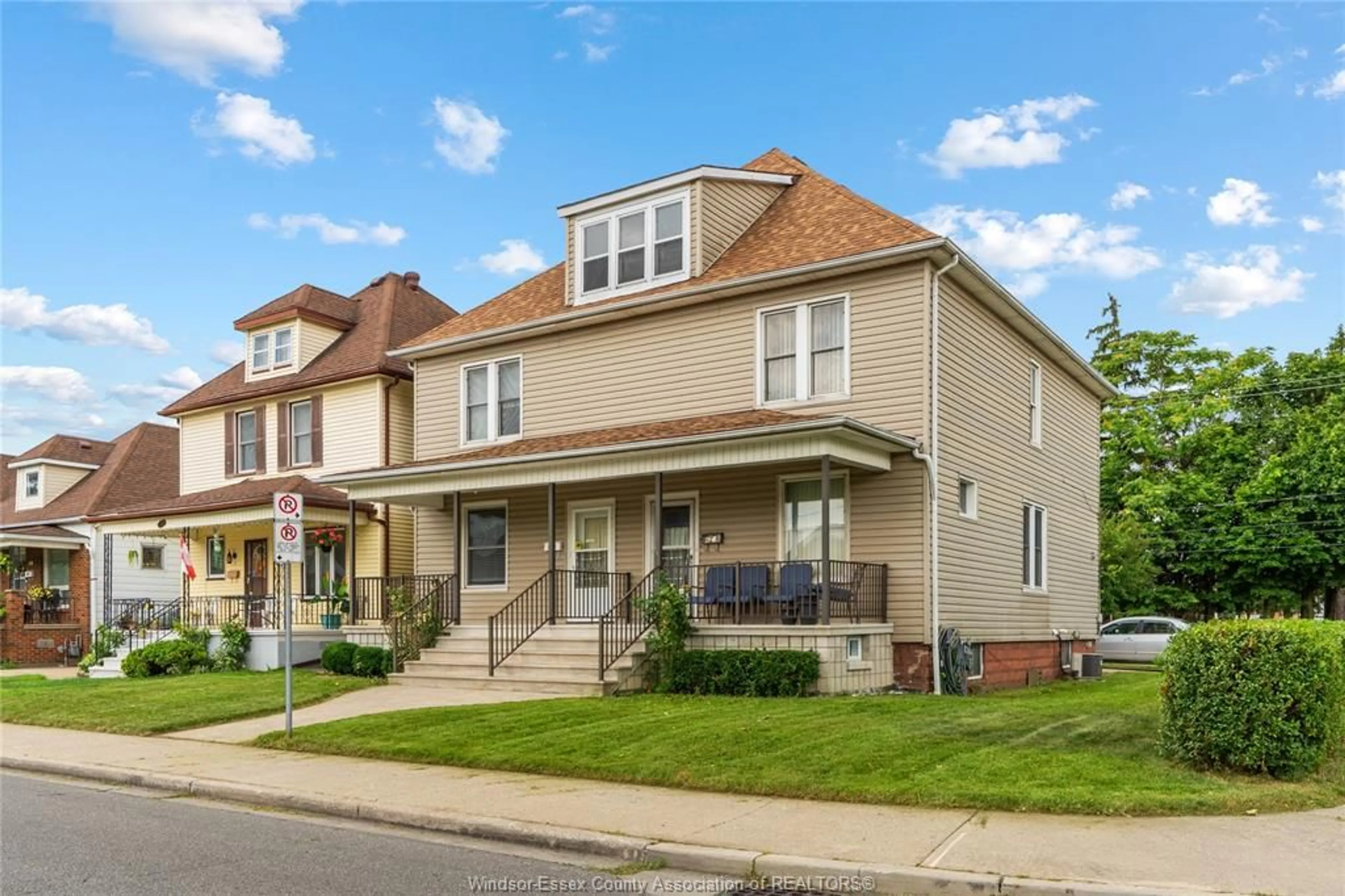 Home with vinyl exterior material, street for 805 PIERRE, Windsor Ontario N9A 2K6