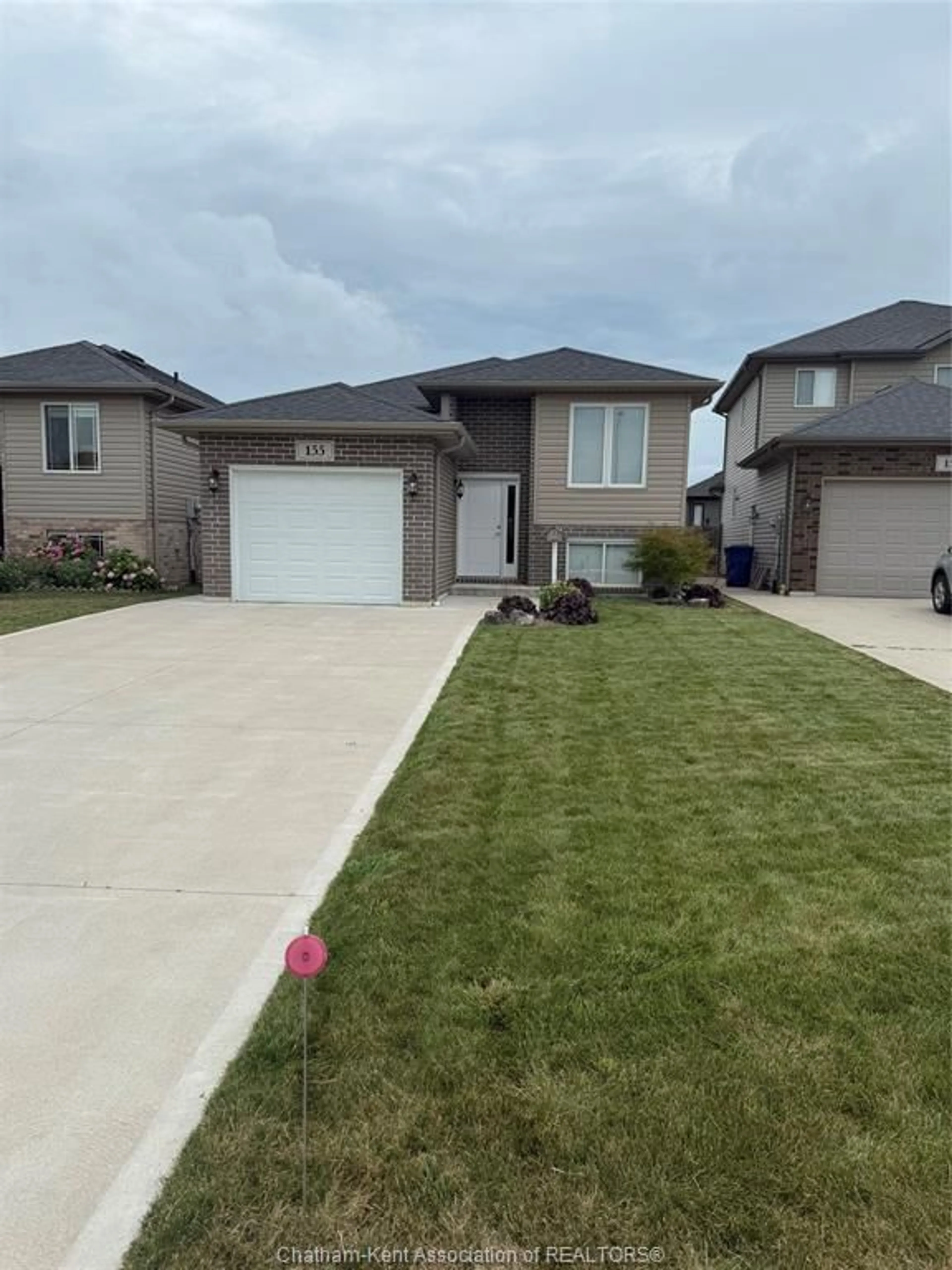Unknown for 155 Manning Dr, Chatham Ontario N7L 4K4