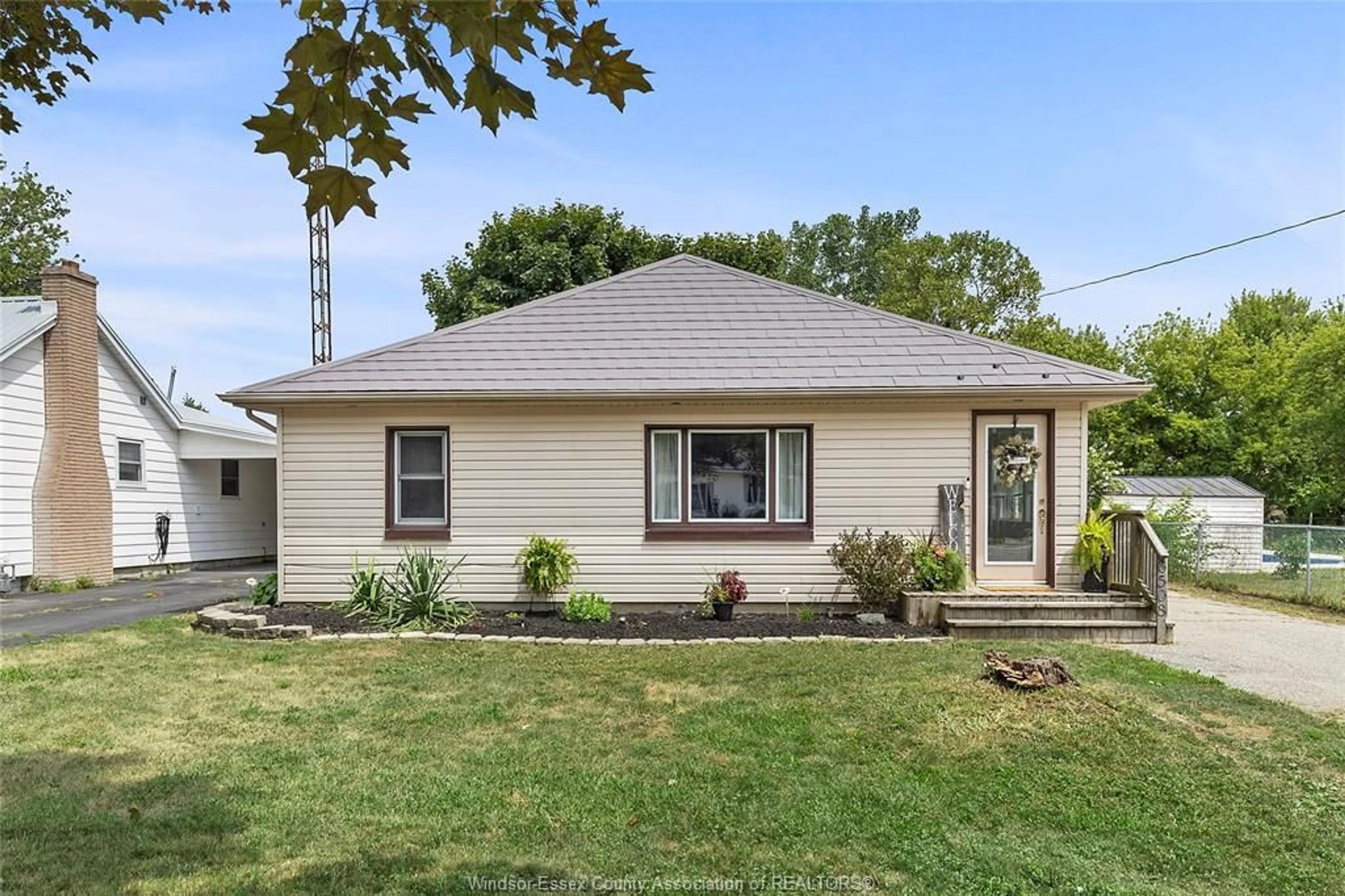 Home with vinyl exterior material, street for 6508 Abbott Ave, Comber Ontario N0P 1J0