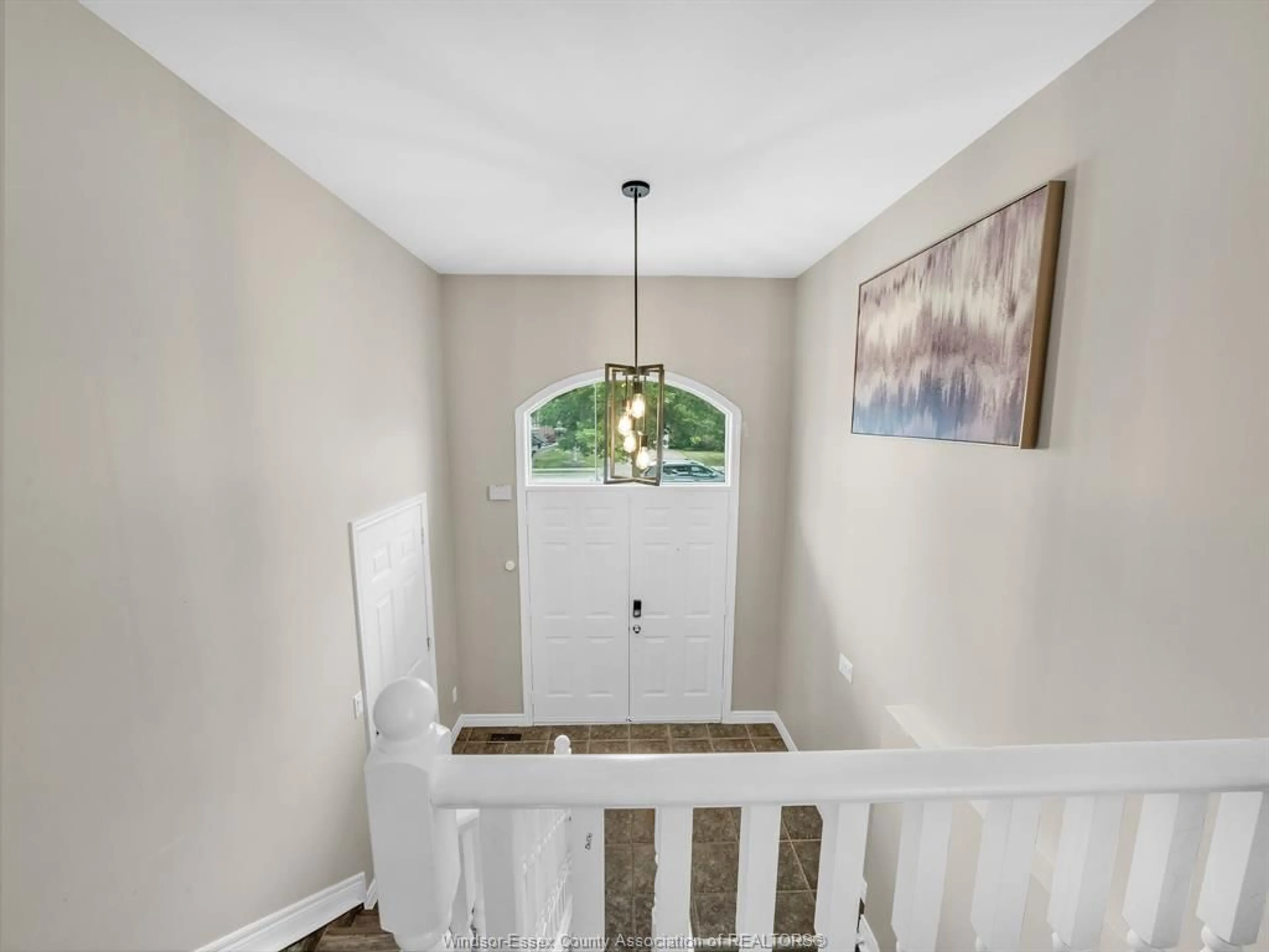 Indoor entryway for 1337 CHATEAU Ave, Windsor Ontario N8P 1M2