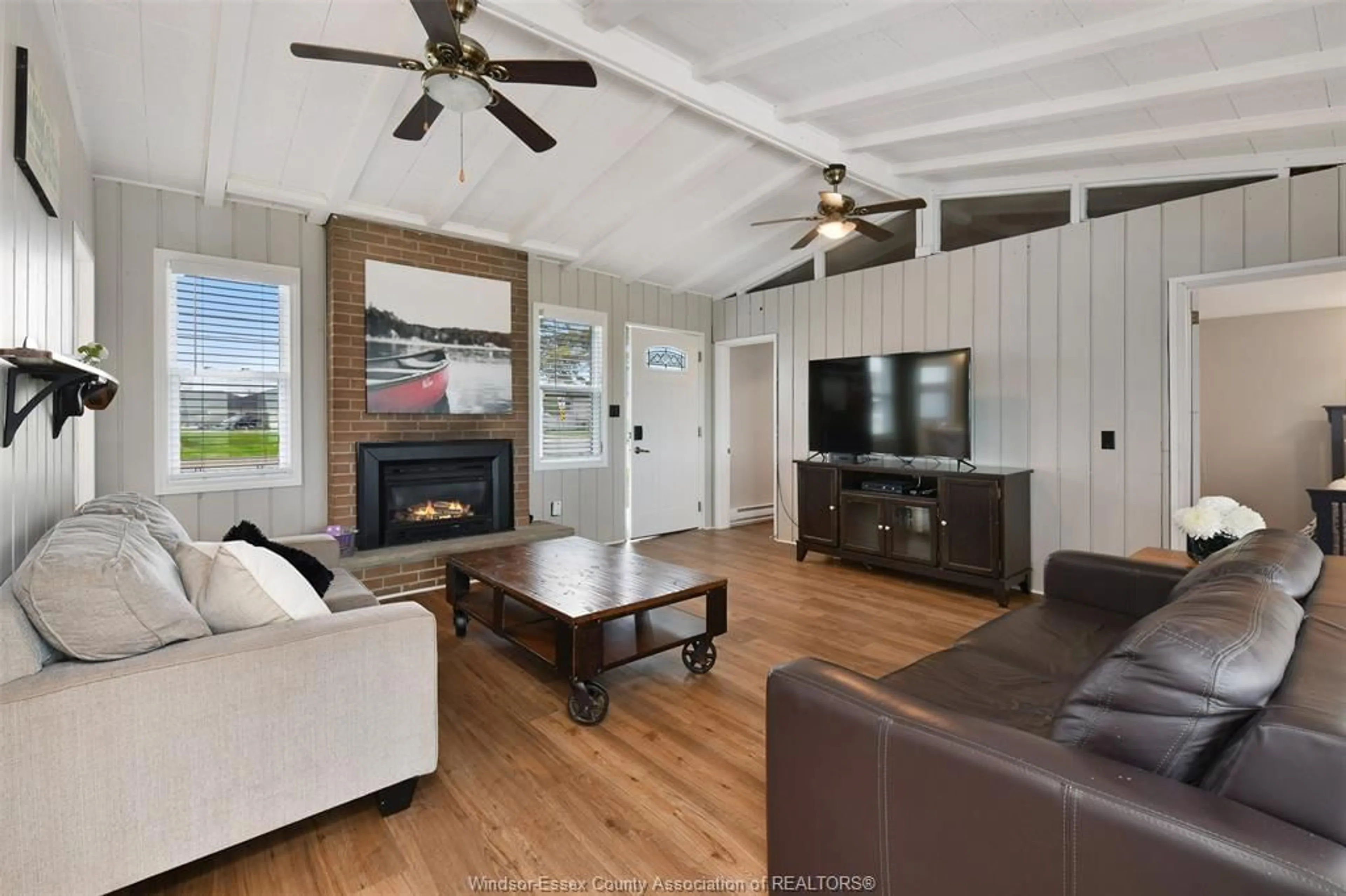 Living room with furniture, wood/laminate floor for 206 ROBSON, Leamington Ontario N8H 5R2