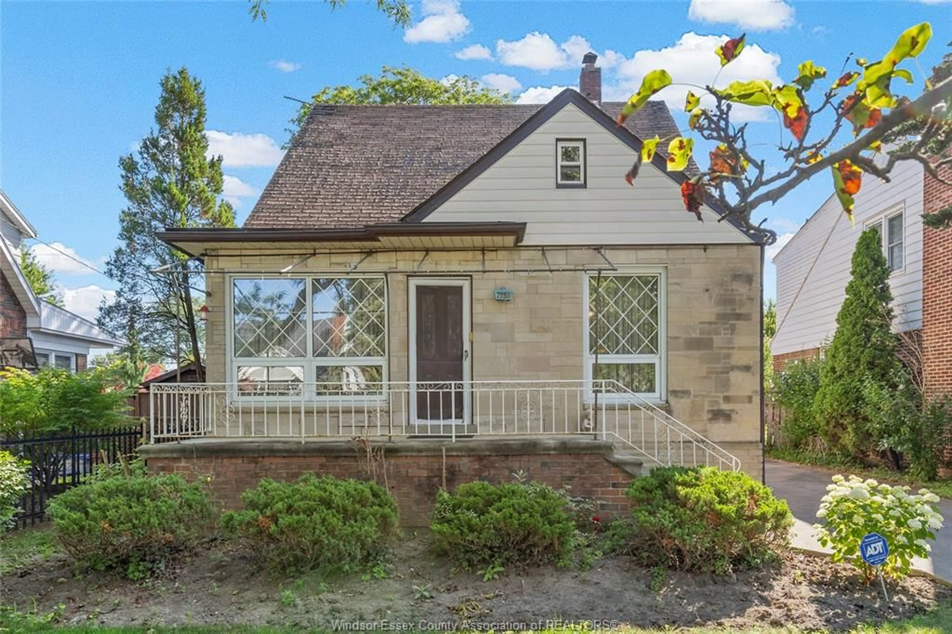 Patio, street for 2250 MOY, Windsor Ontario N8W 2M6