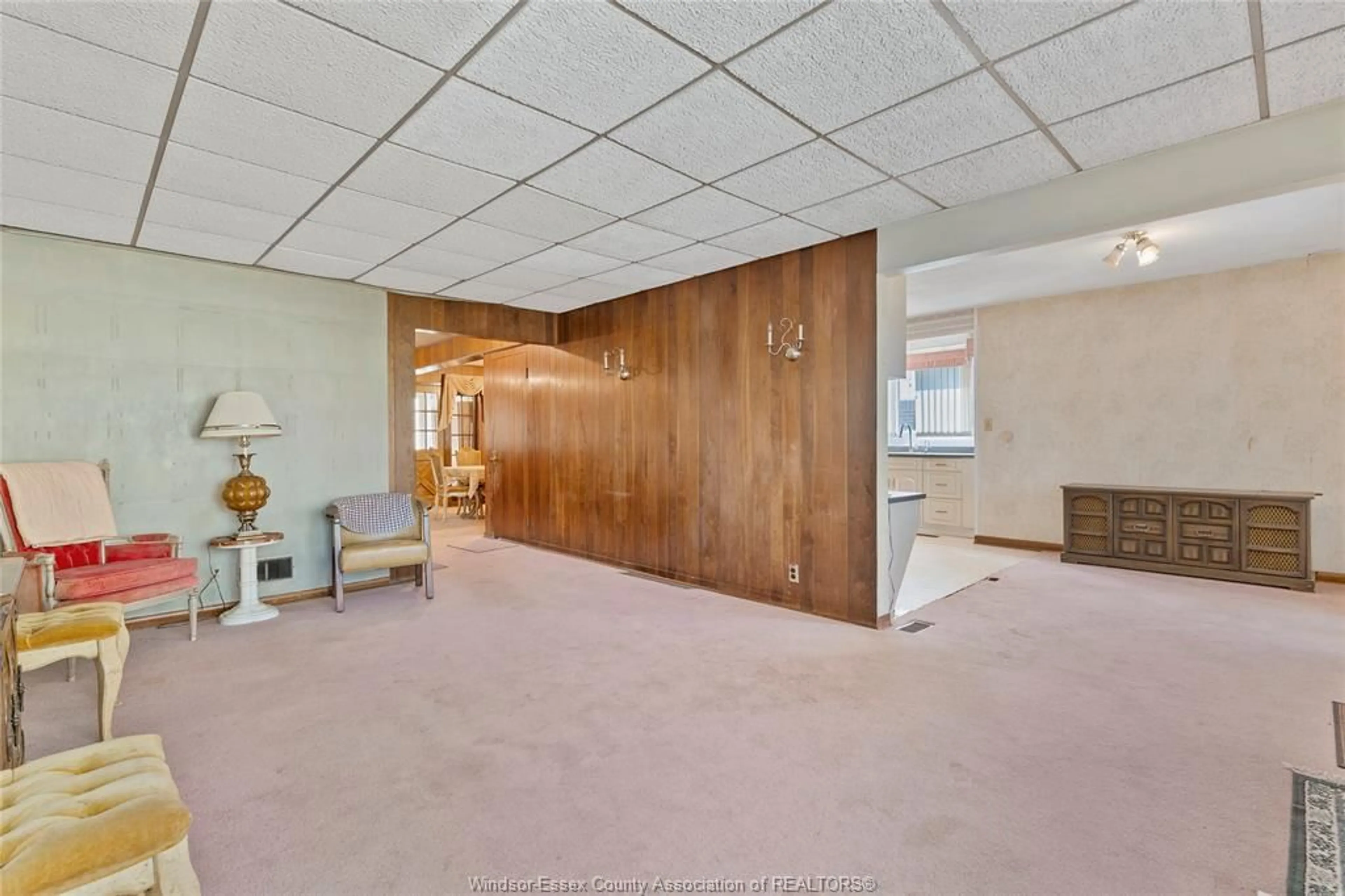 Indoor foyer for 2250 MOY, Windsor Ontario N8W 2M6