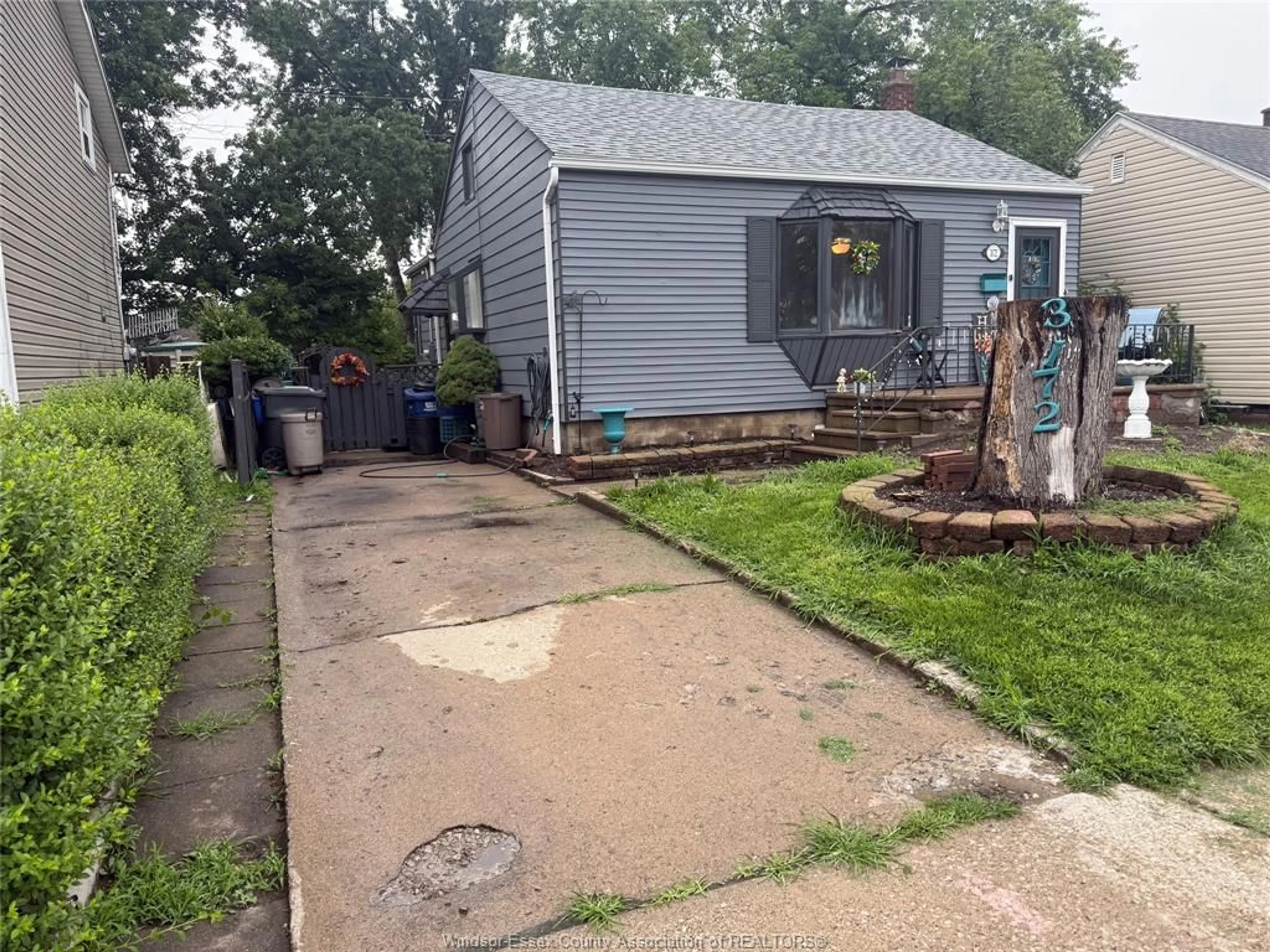 Unknown for 3172 melbourne, Windsor Ontario N9C 1Y4