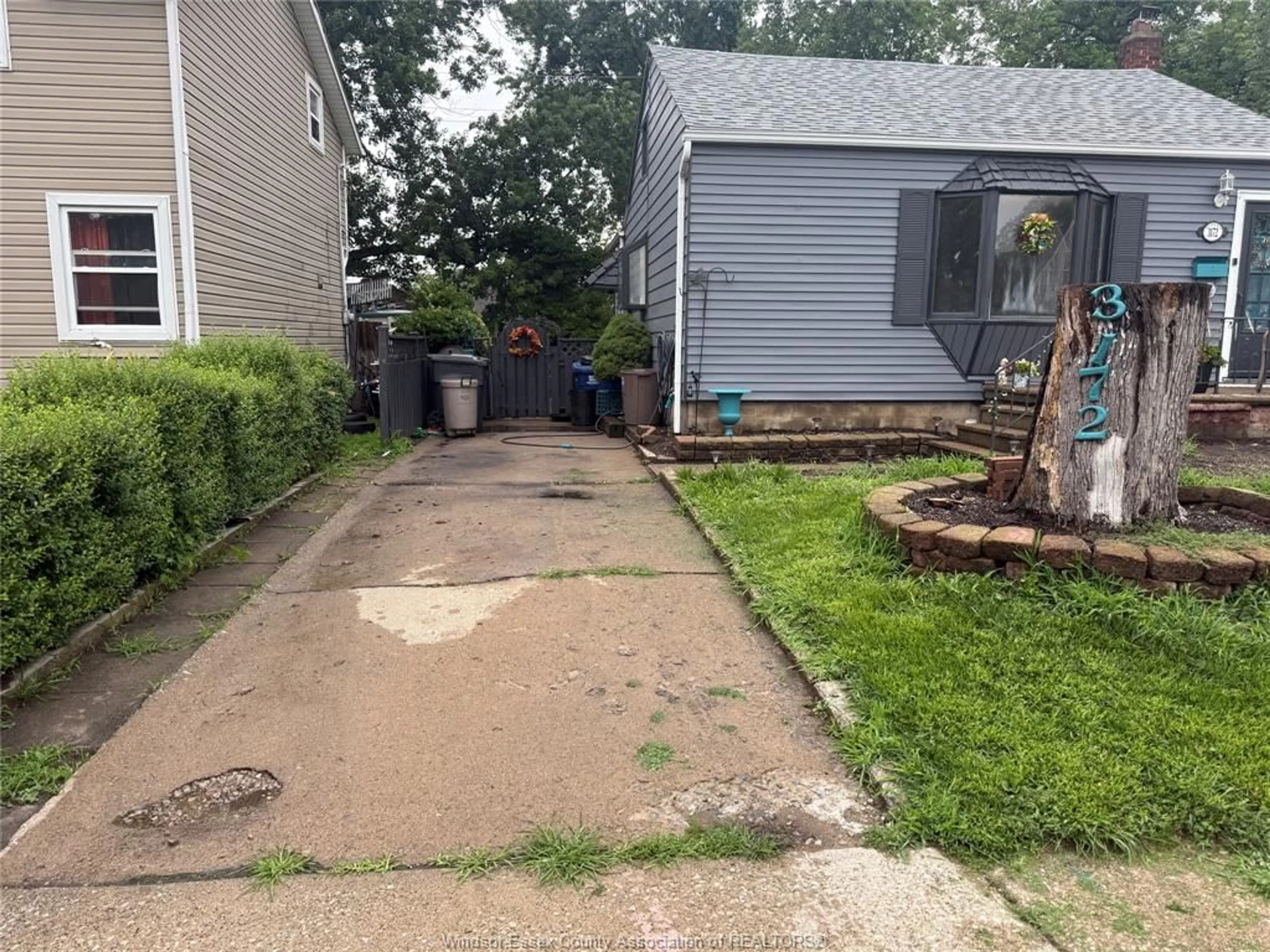 Patio, street for 3172 melbourne, Windsor Ontario N9C 1Y4
