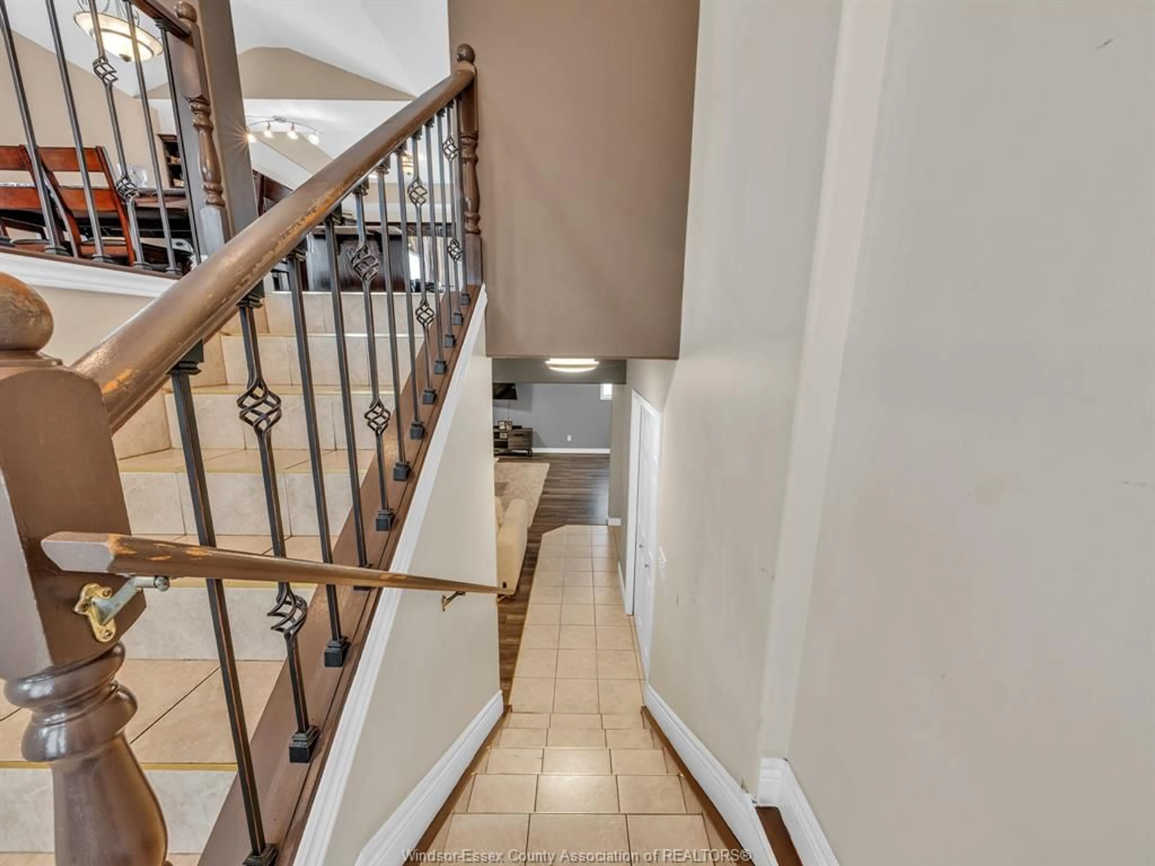 Stairs for 1437 MERIDIAN St, Windsor Ontario N9G 3E5