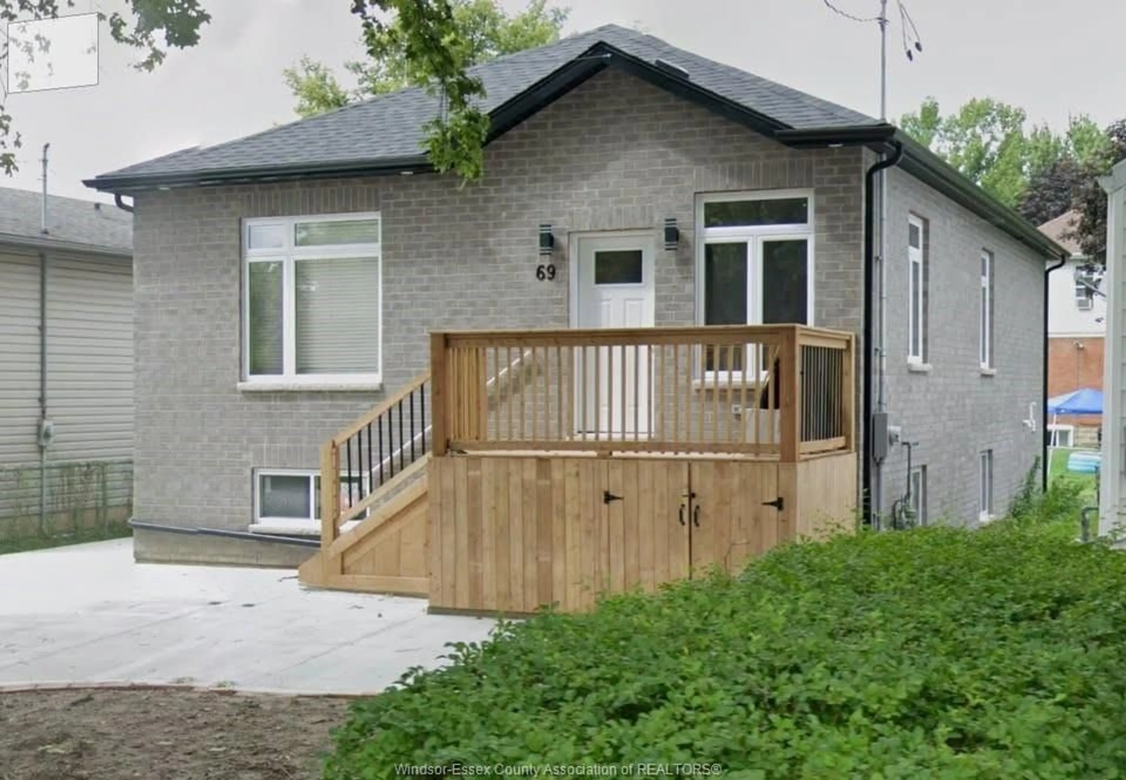 Patio, street for 69 SPENCER Ave, Chatham Ontario N7M 1V5
