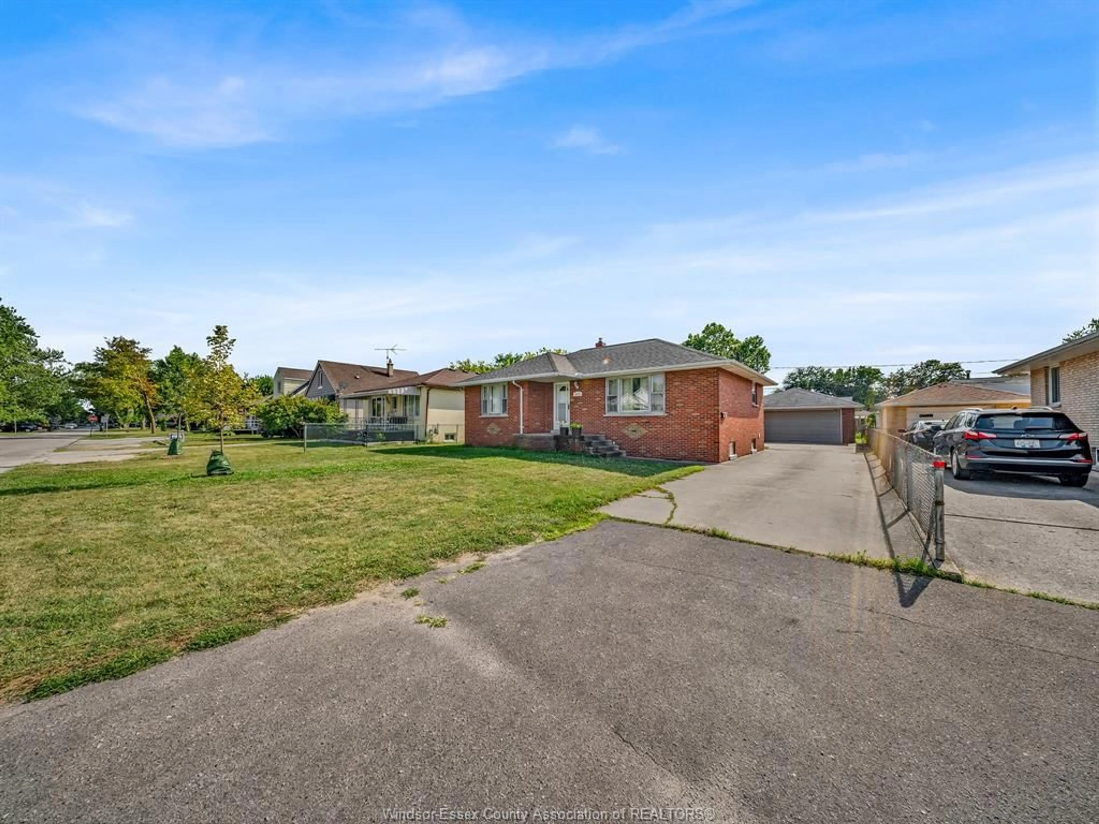 A pic from outside/outdoor area/front of a property/back of a property/a pic from drone, street for 2475 MEIGHEN, Windsor Ontario N9W 4C2