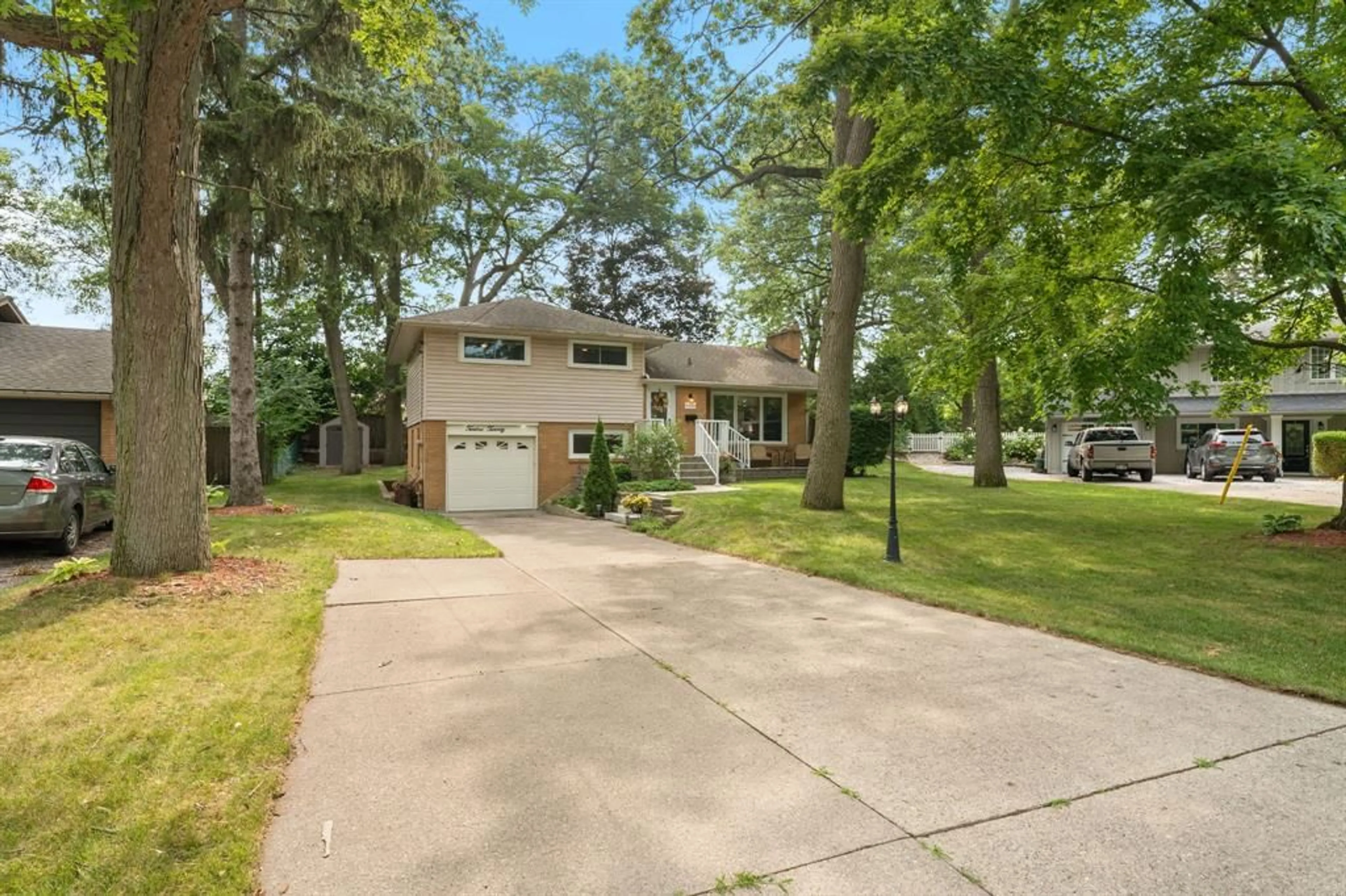 Unknown for 1220 RIDGEWOOD Dr, Sarnia Ontario N7V 3R1