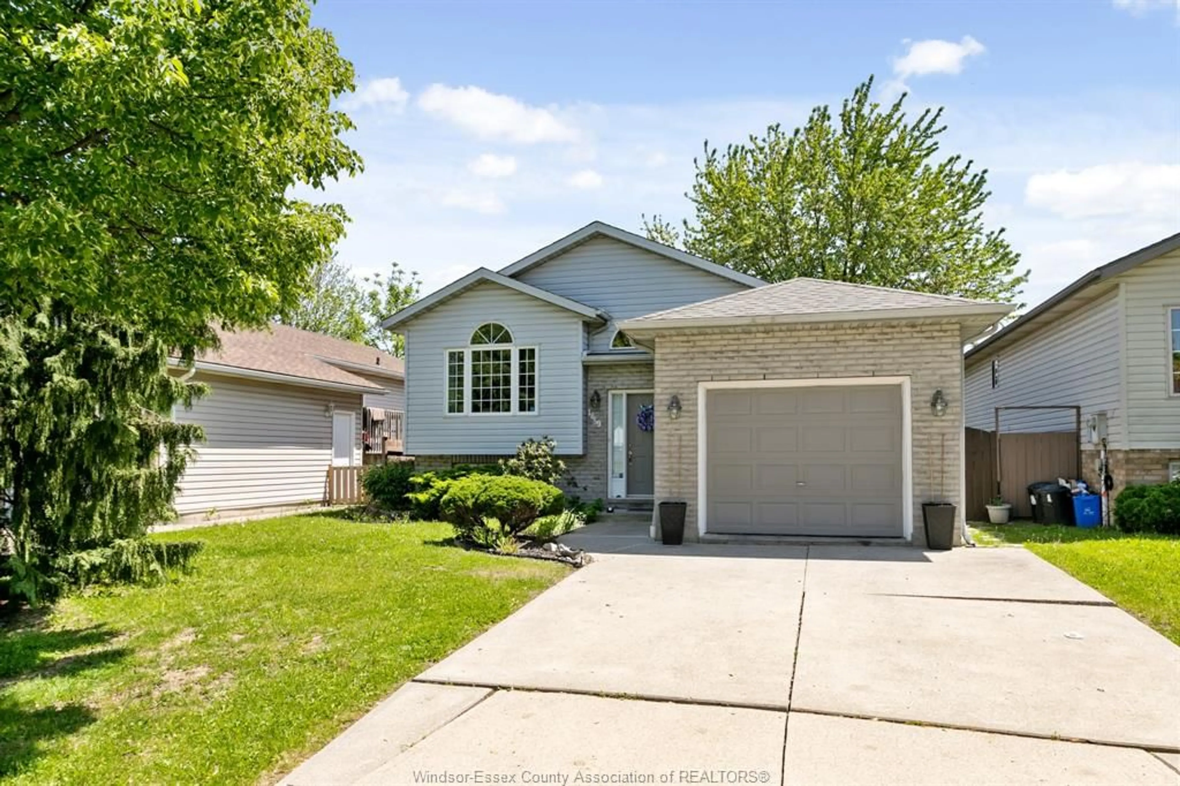 Home with vinyl exterior material, street for 1859 FULLER Cres, Windsor Ontario N8W 5S2