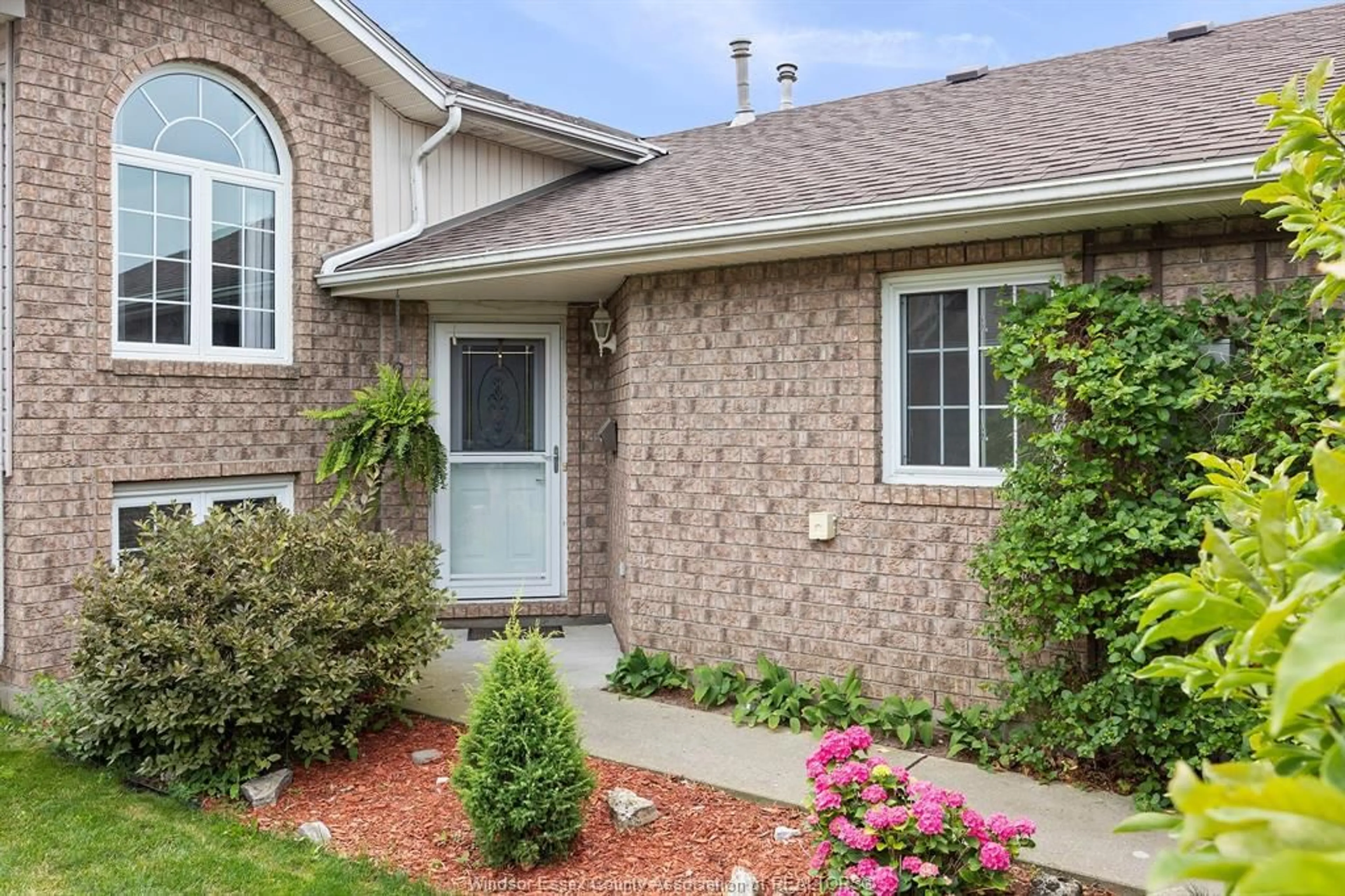 Home with brick exterior material, street for 184 BENNIE Ave, Leamington Ontario N8H 5L8