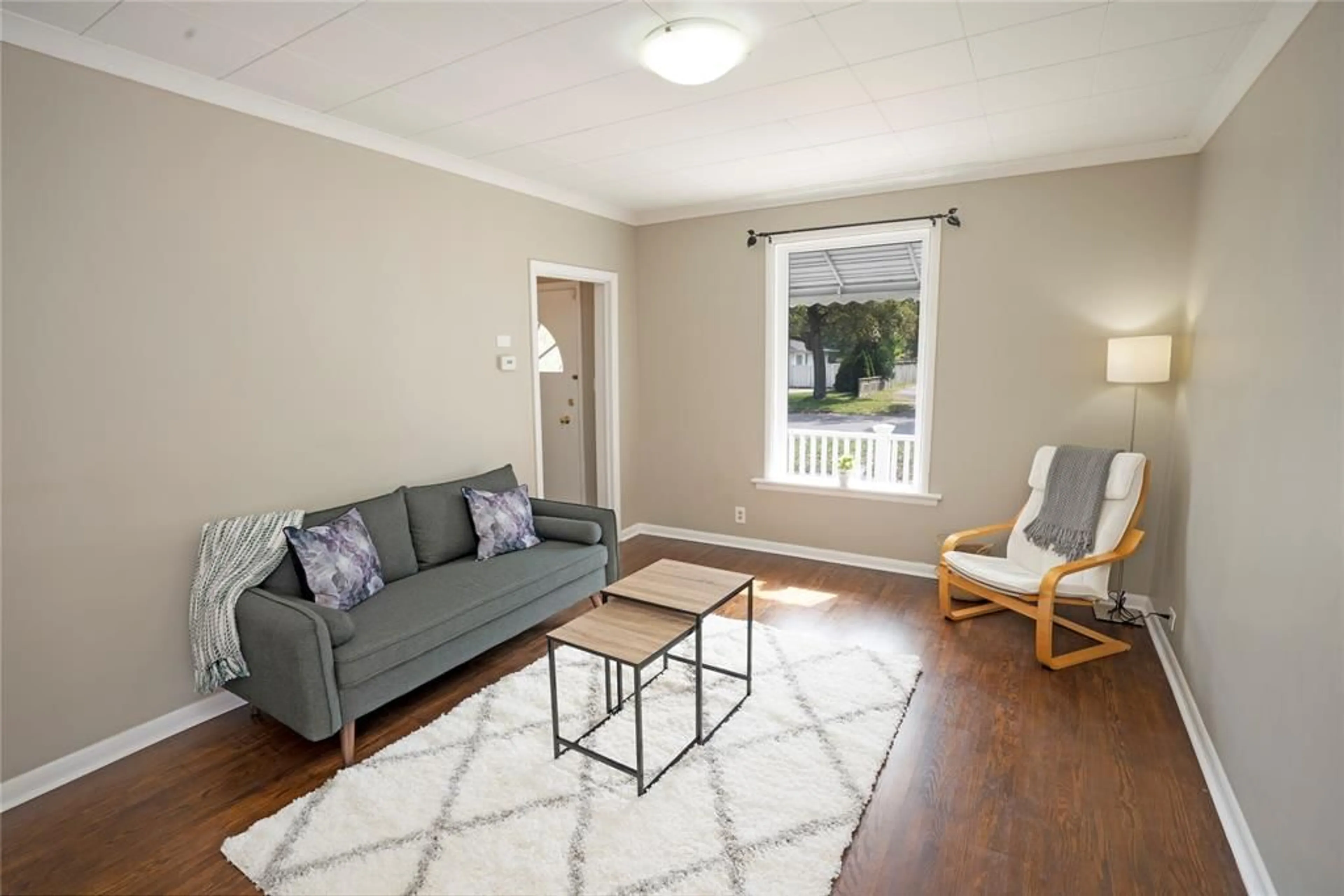 Living room with furniture, unknown for 254 DURAND St, Sarnia Ontario N7T 5A3