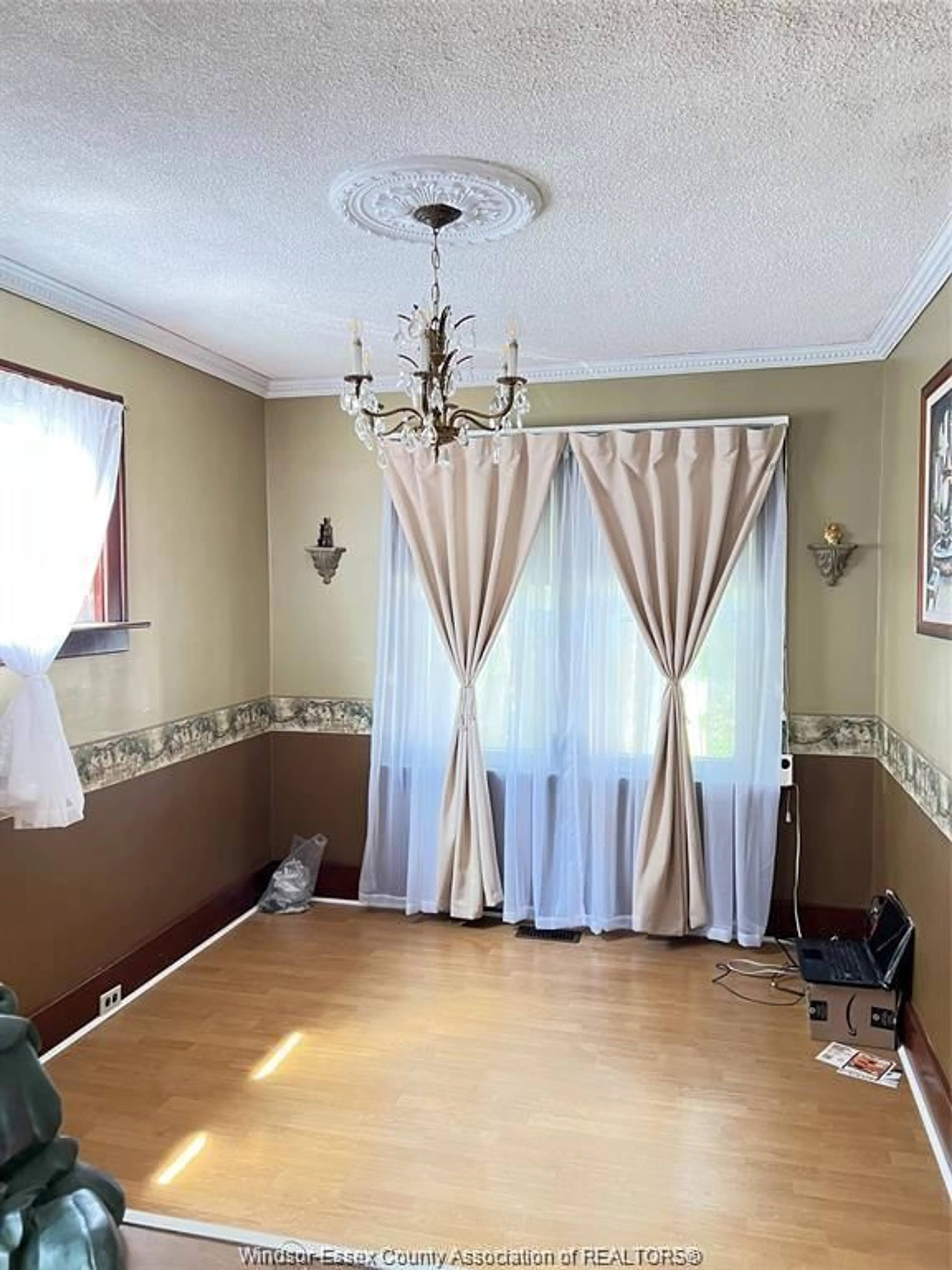 A pic of a room for 1951 TOURANGEAU Rd, Windsor Ontario N8W 4N4