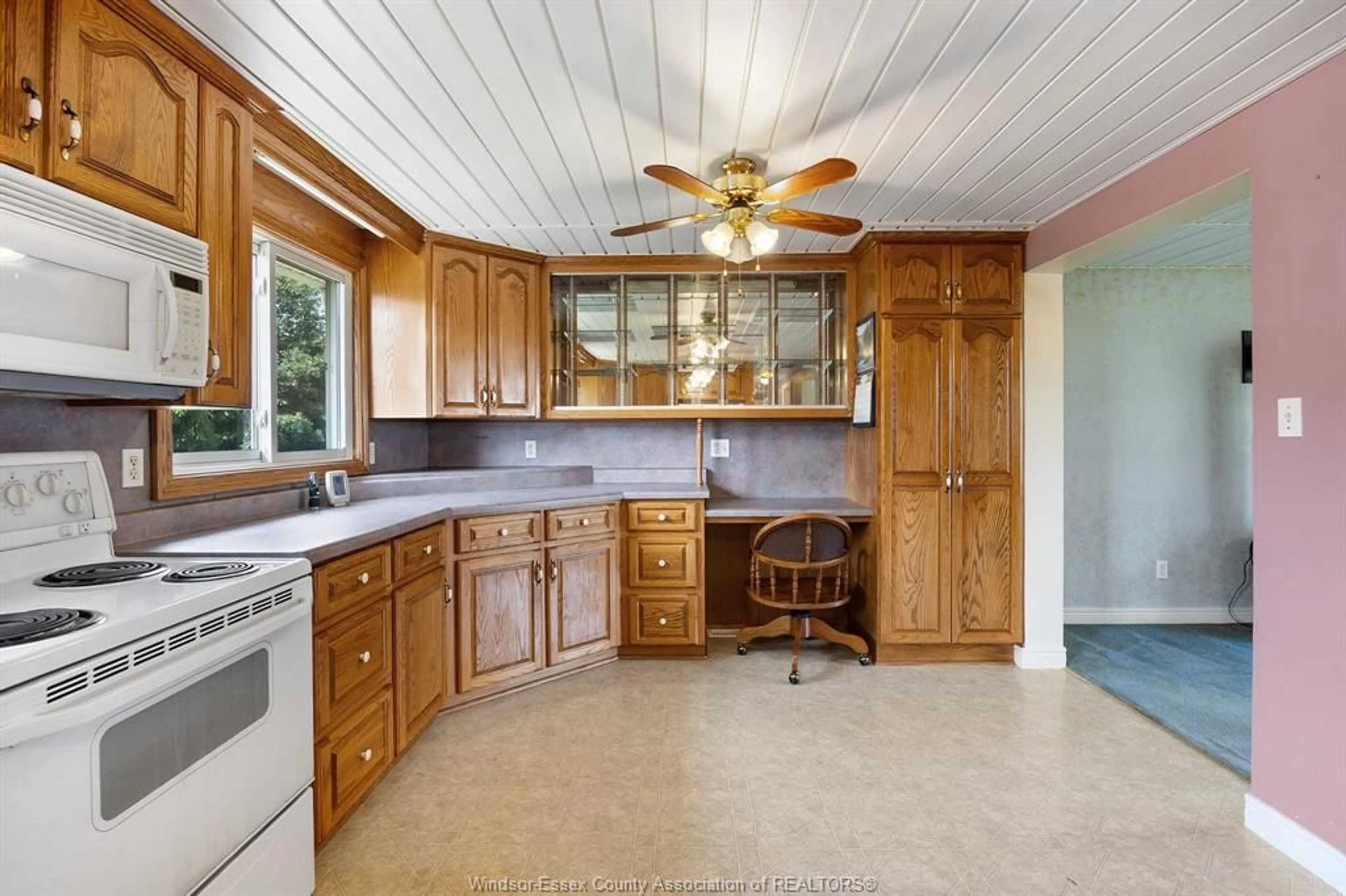 Standard kitchen, ceramic/tile floor for 4531 ALMA, Amherstburg Ontario N9V 0C8