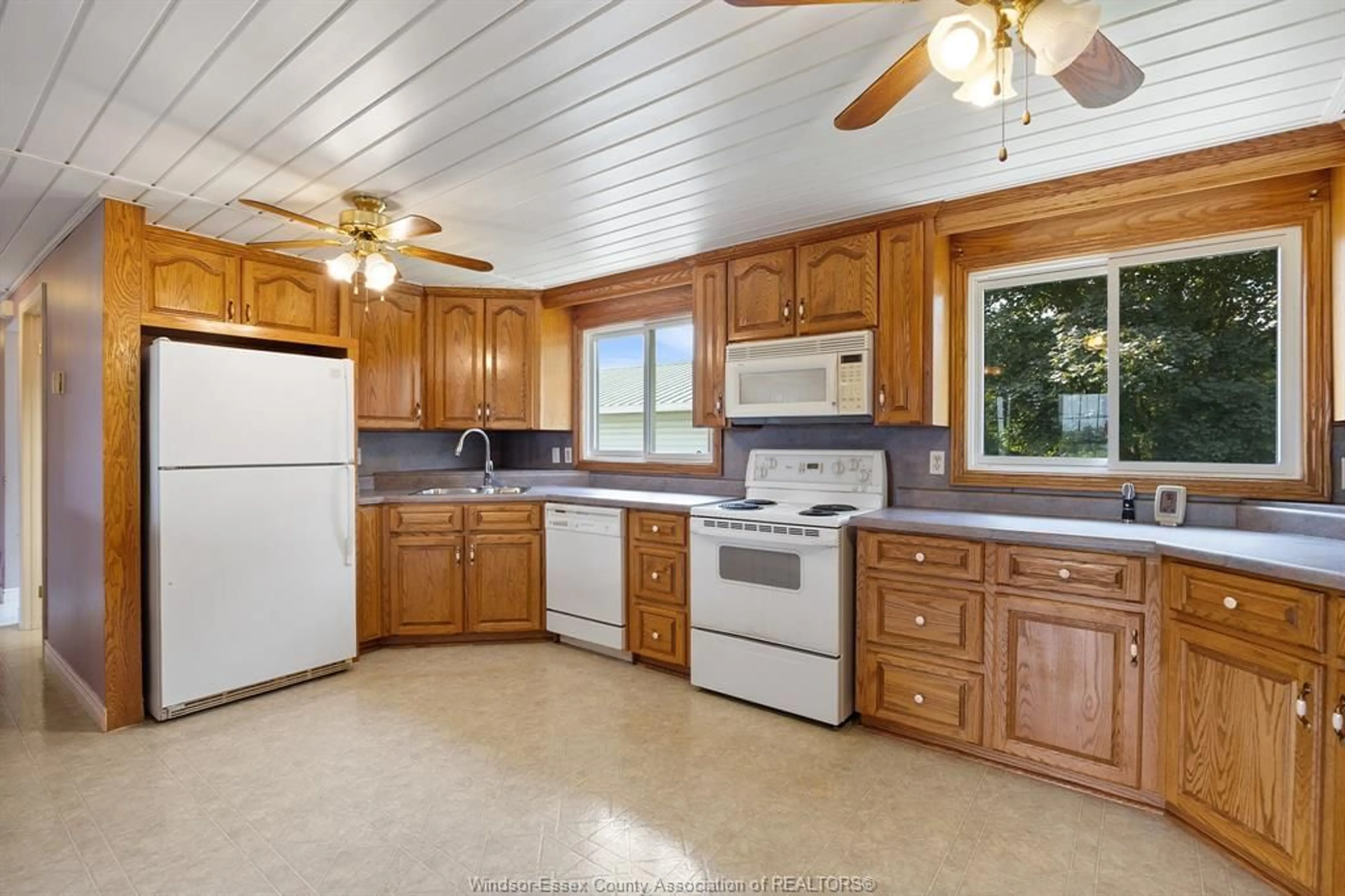 Standard kitchen, ceramic/tile floor for 4531 ALMA, Amherstburg Ontario N9V 0C8