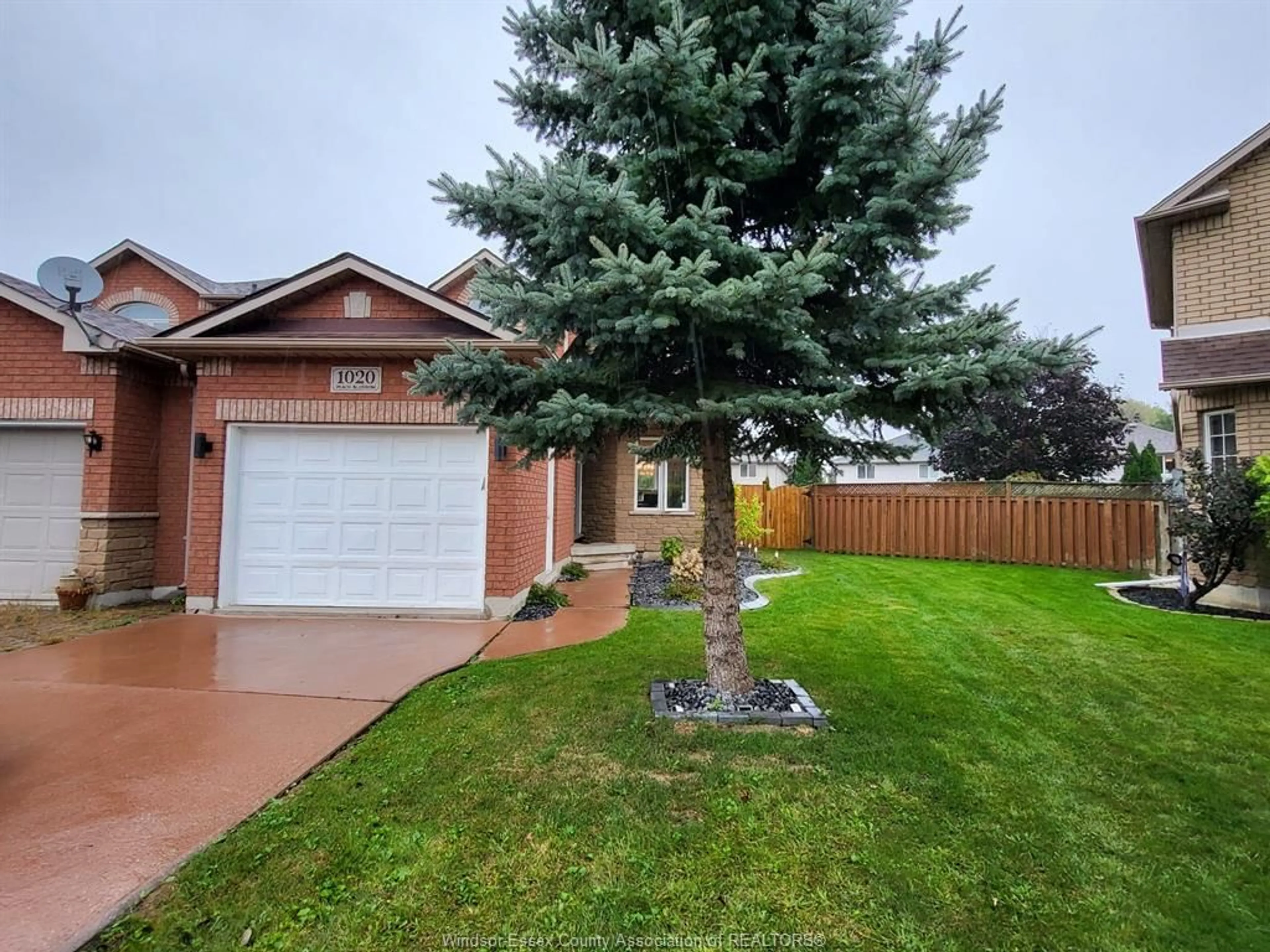 A pic from outside/outdoor area/front of a property/back of a property/a pic from drone, street for 1020 PEACH BLOSSOM Cres, Windsor Ontario N9G 2R5