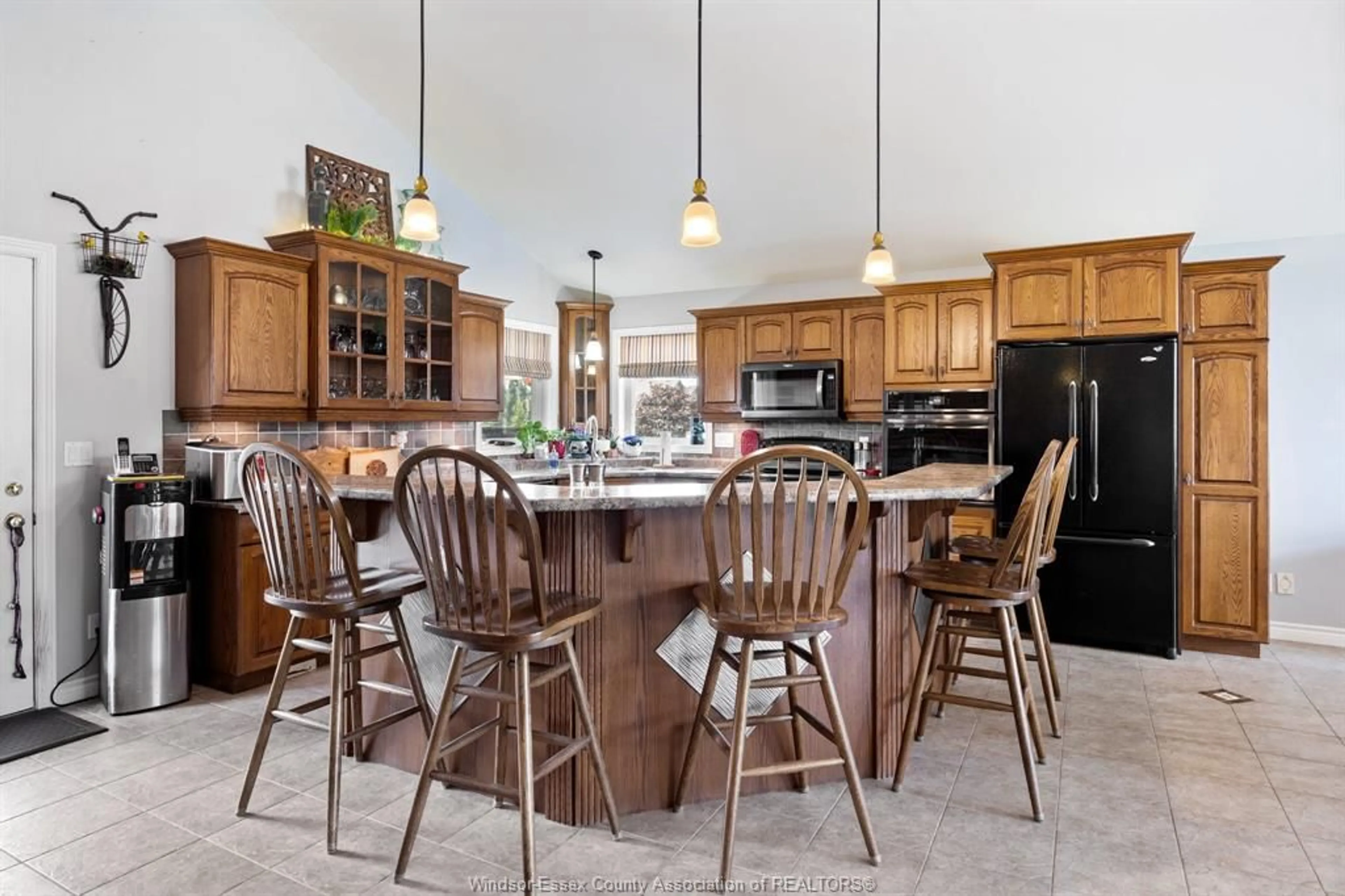 Open concept kitchen, ceramic/tile floor for 230 ST PETER, Lakeshore Ontario N0R 1A0