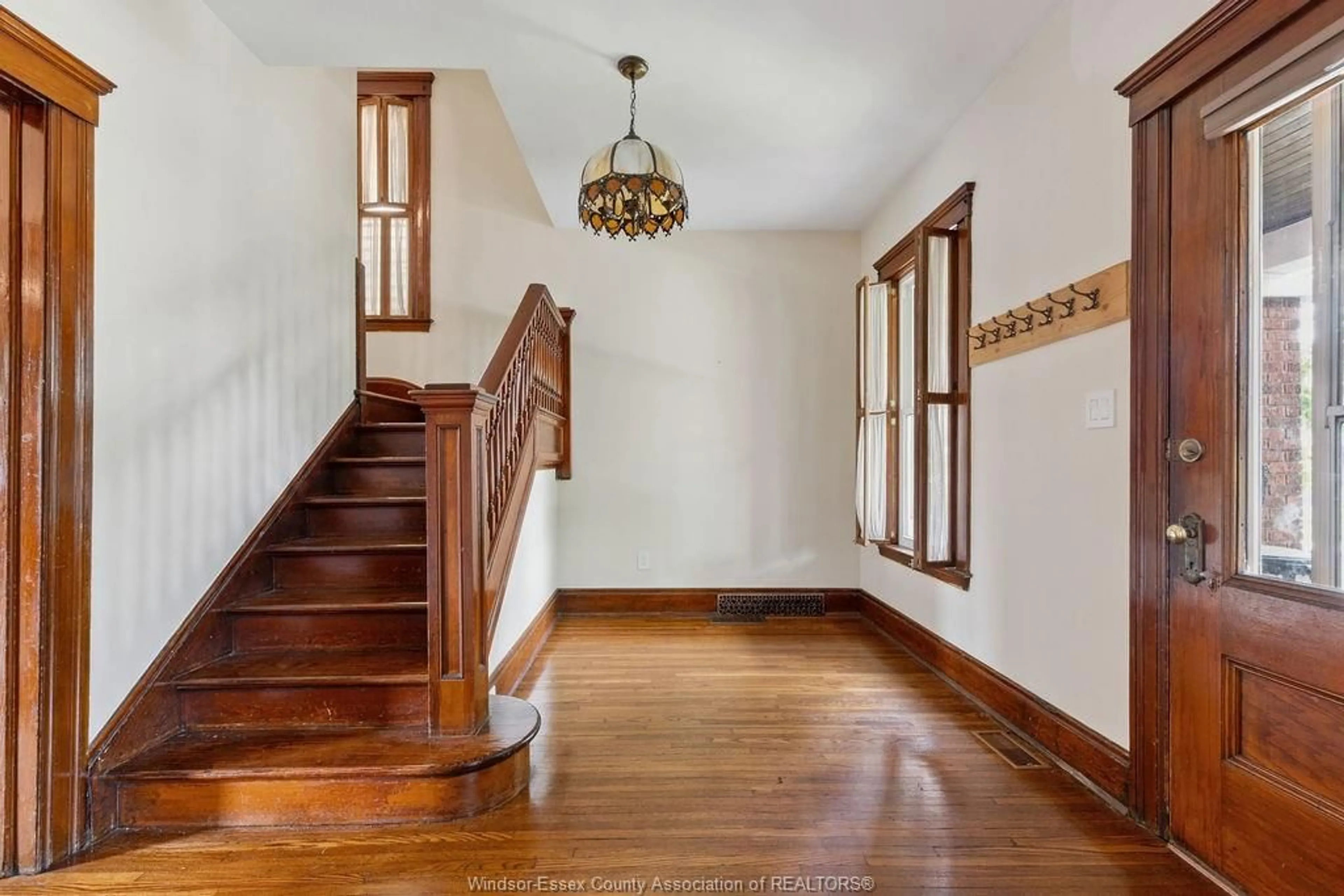 Indoor foyer for 371 MOY, Windsor Ontario N9A 2N1