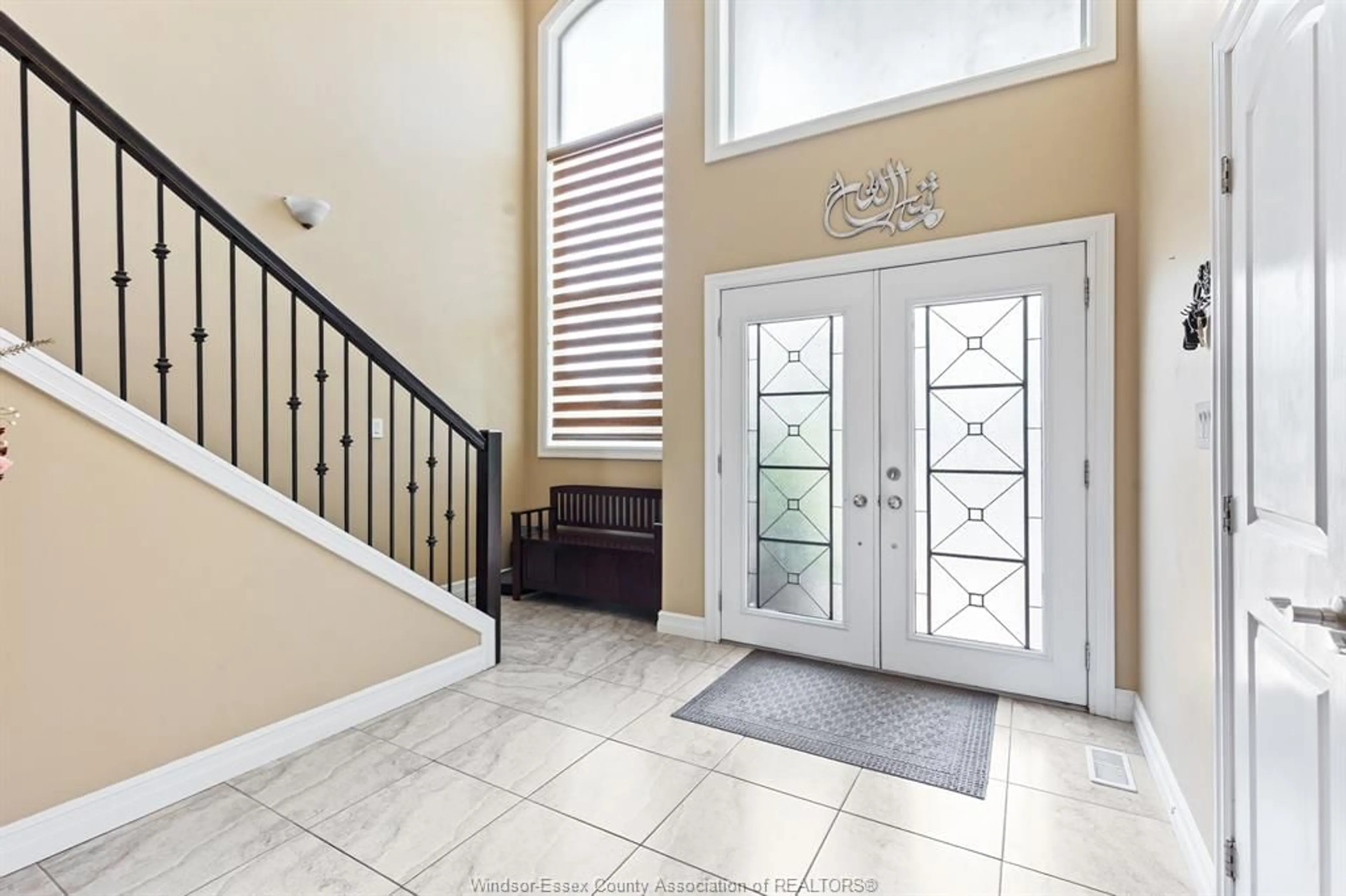 Indoor entryway for 3942 ZANZIBAR Cres, Windsor Ontario N9G 0A5