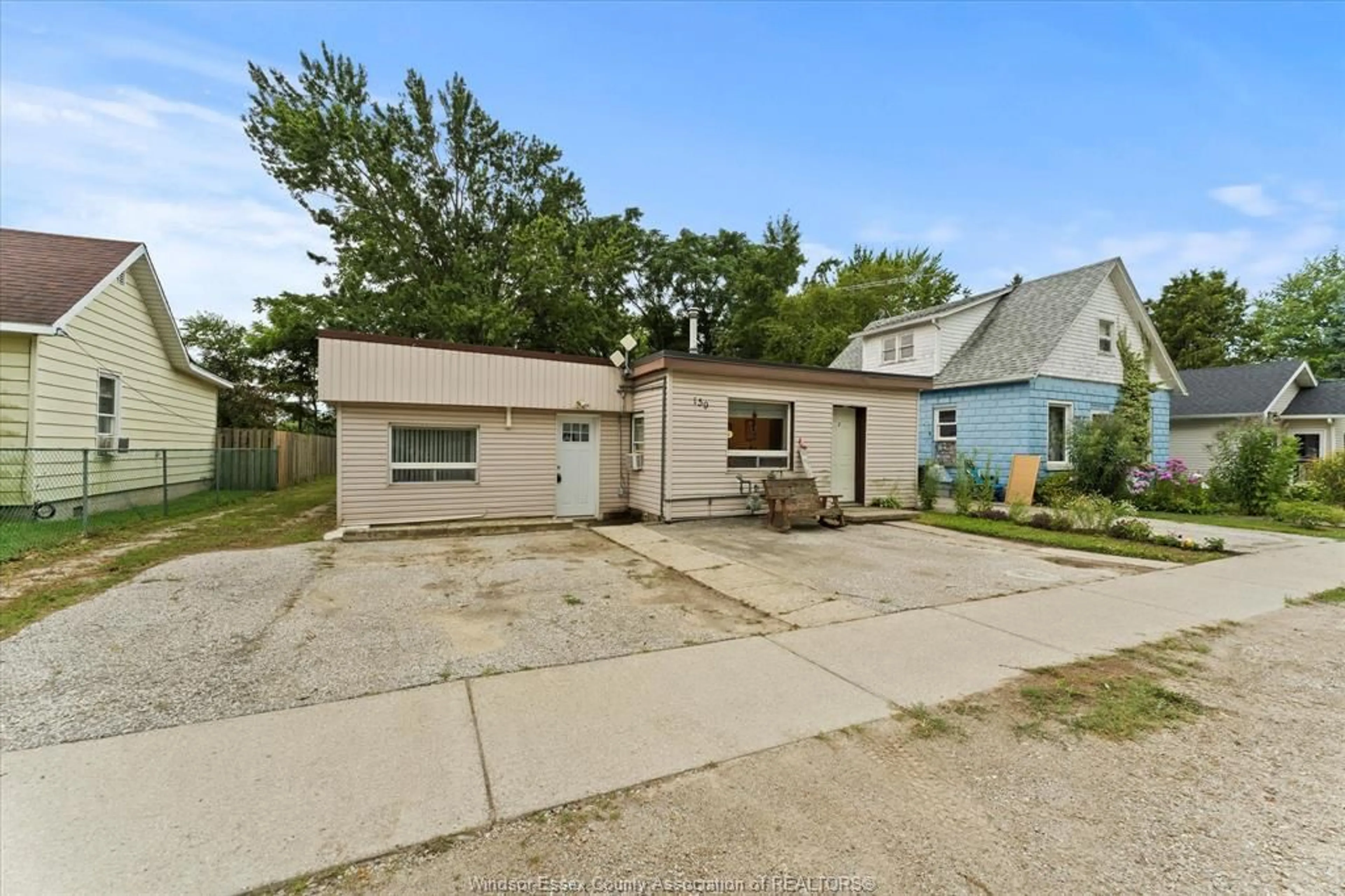 A pic from outside/outdoor area/front of a property/back of a property/a pic from drone, street for 159 WELLINGTON, Harrow Ontario N0R 1G0
