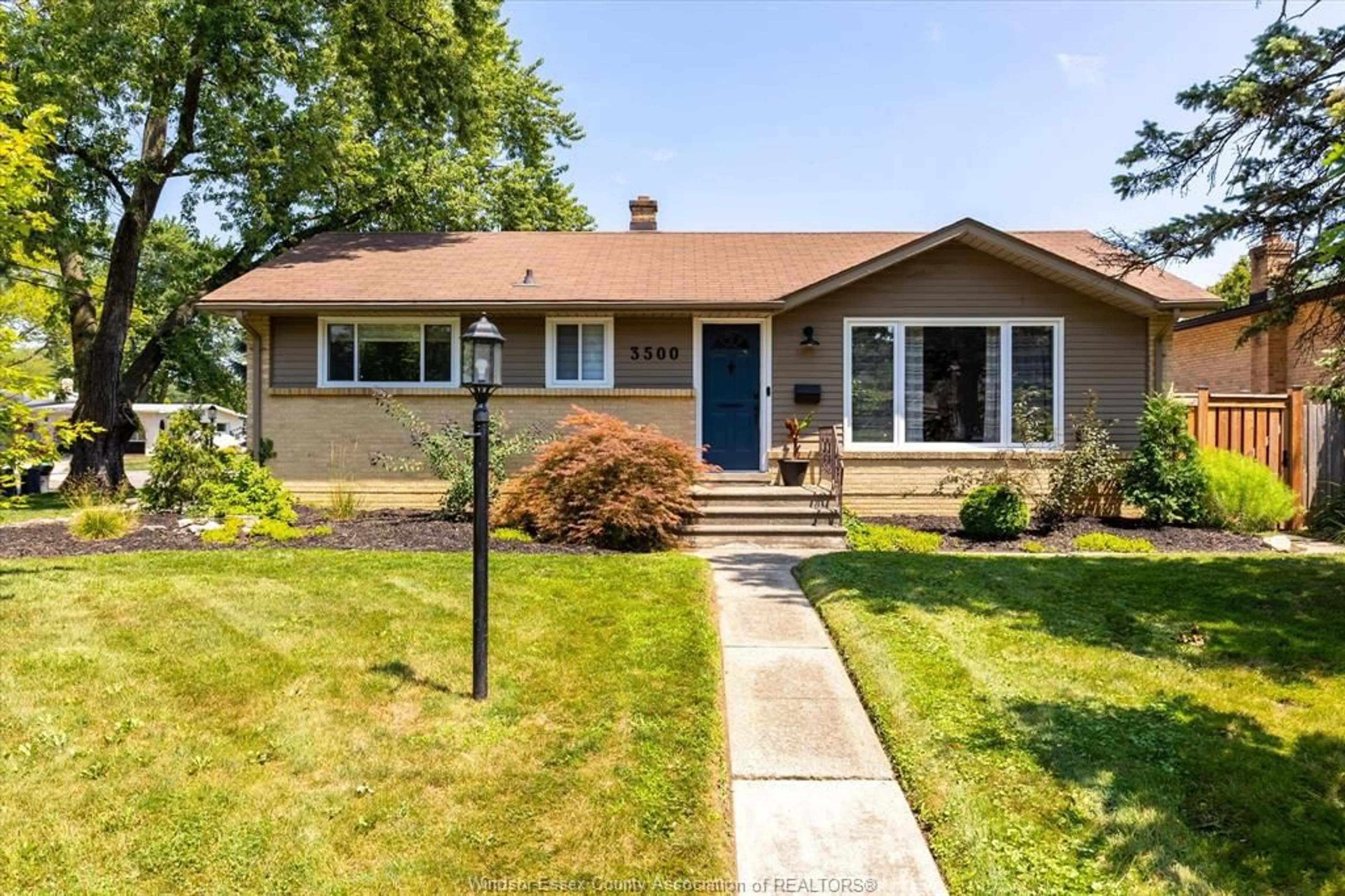 Home with vinyl exterior material, street for 3500 CHARLEVOIX, Windsor Ontario N9E 3B3