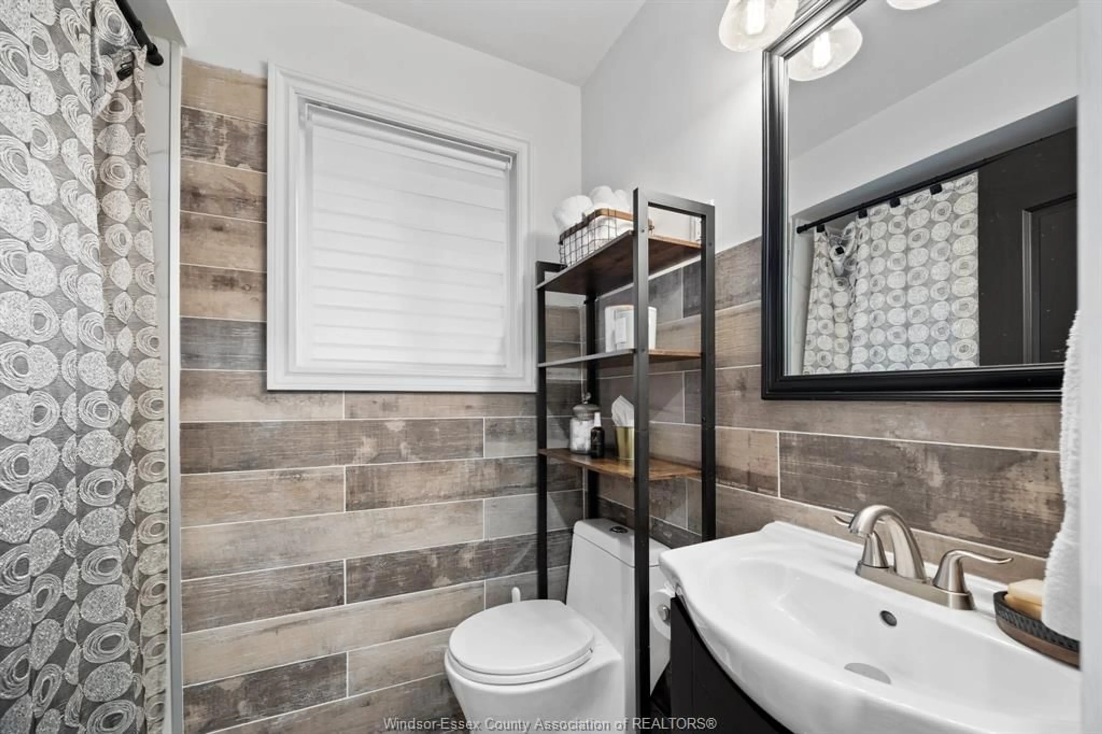 Contemporary bathroom, ceramic/tile floor for 3500 CHARLEVOIX, Windsor Ontario N9E 3B3