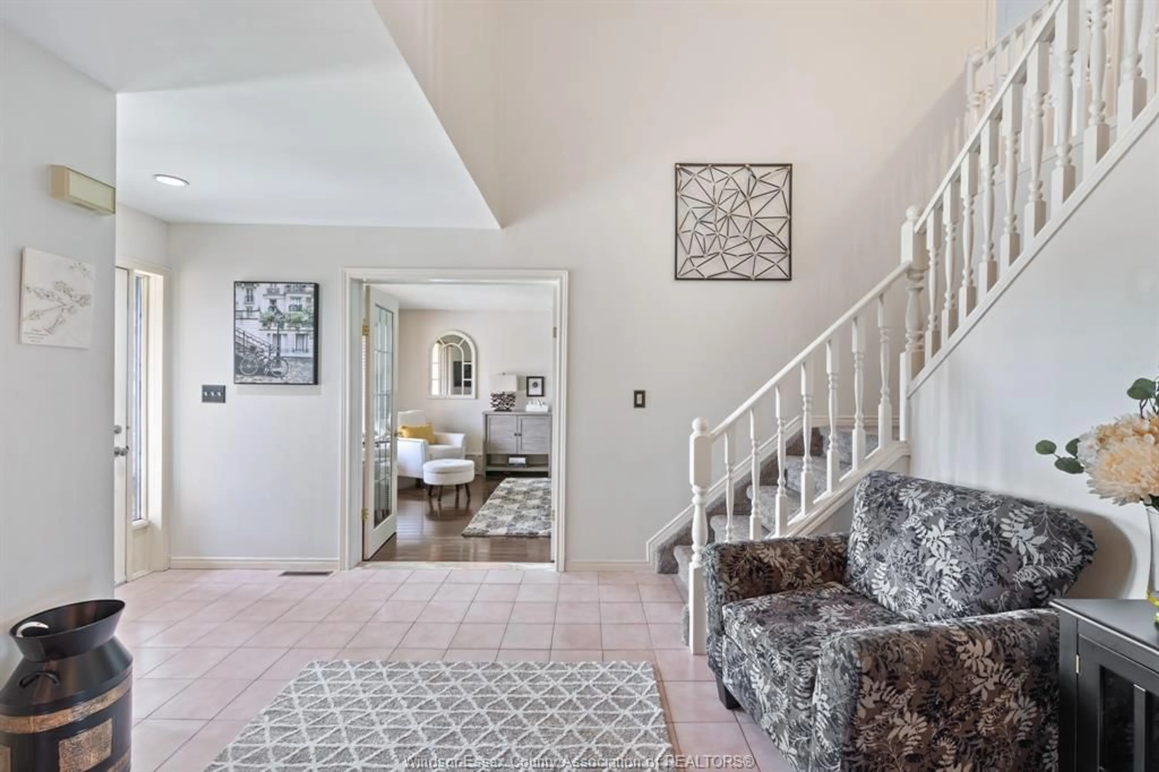 Indoor entryway for 205 GAUTHIER Dr, Tecumseh Ontario N8N 4E3