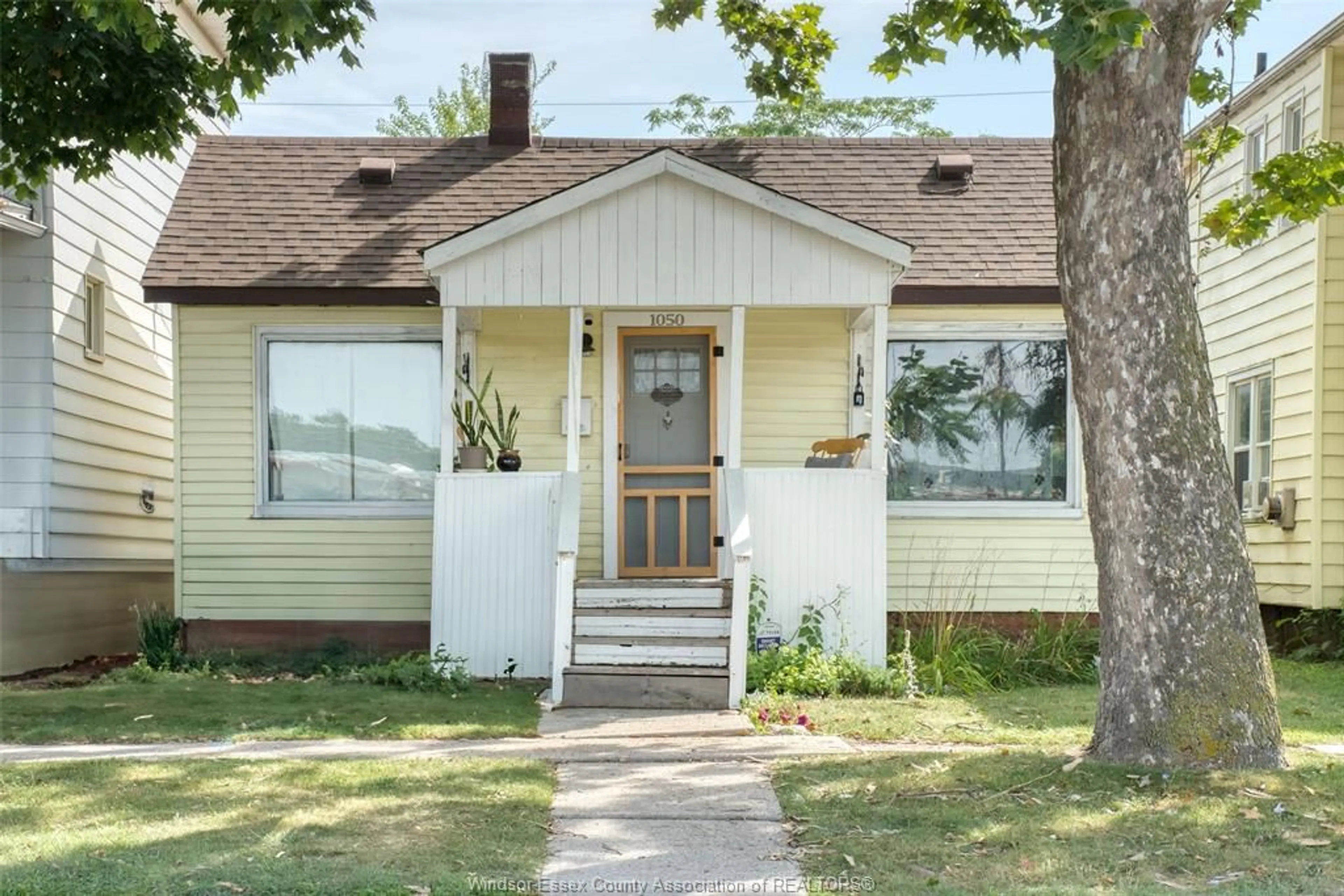Home with vinyl exterior material, street for 1050 St. Luke Road, Windsor Ontario N8Y 3M8