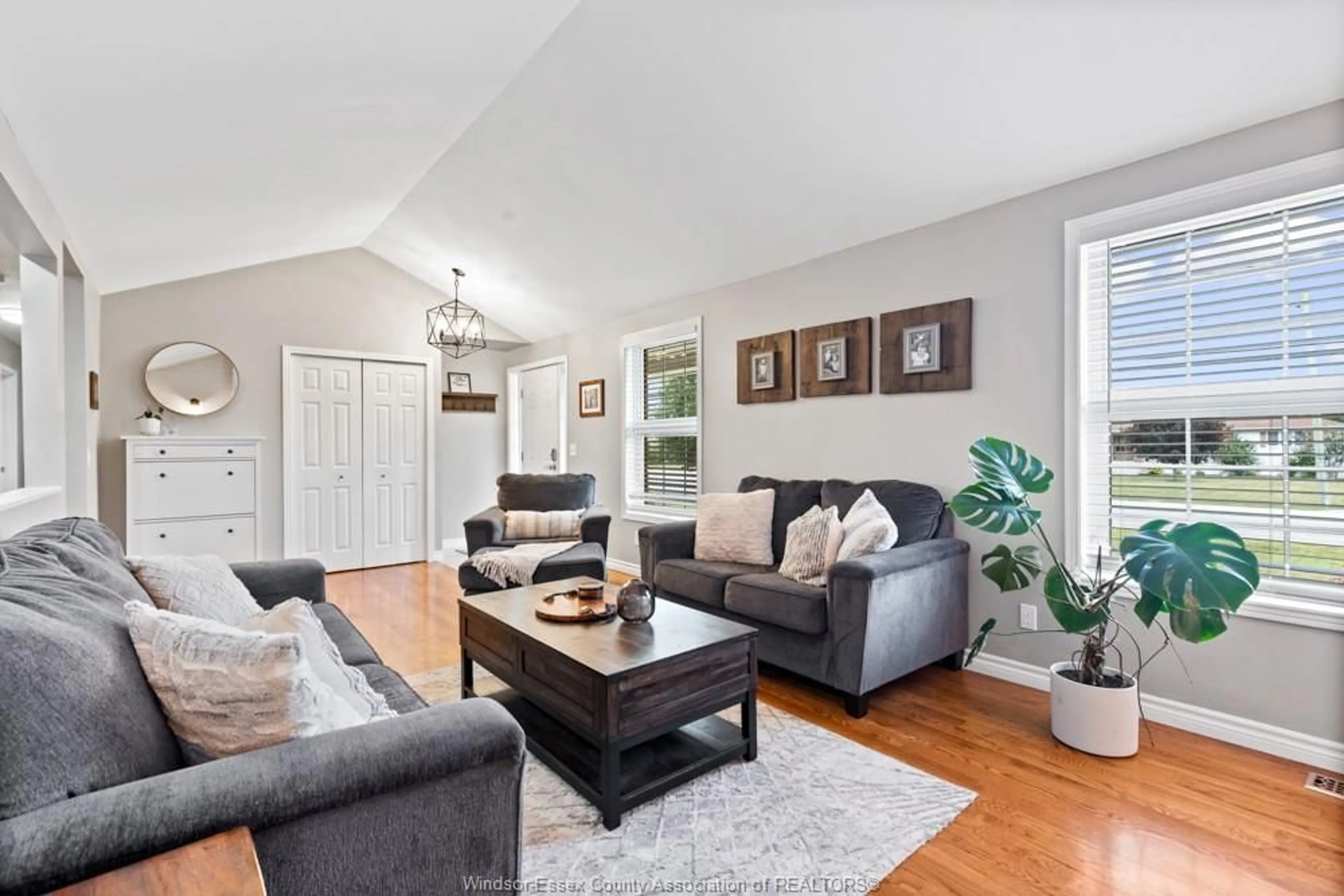 Living room with furniture, unknown for 359 TEXAS, Amherstburg Ontario N9V 3B8