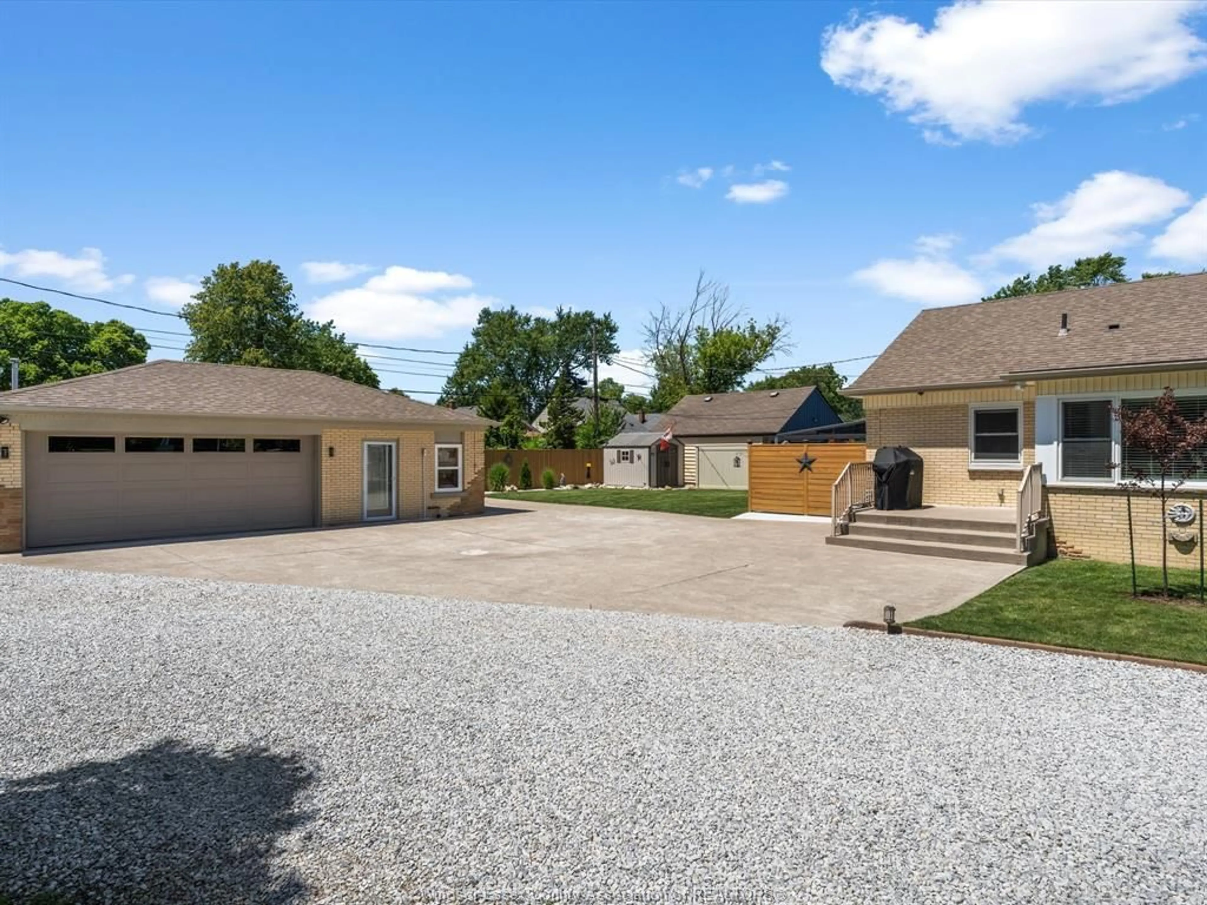 A pic from outside/outdoor area/front of a property/back of a property/a pic from drone, street for 297 FAIRVIEW Blvd, Windsor Ontario N8S 3C9