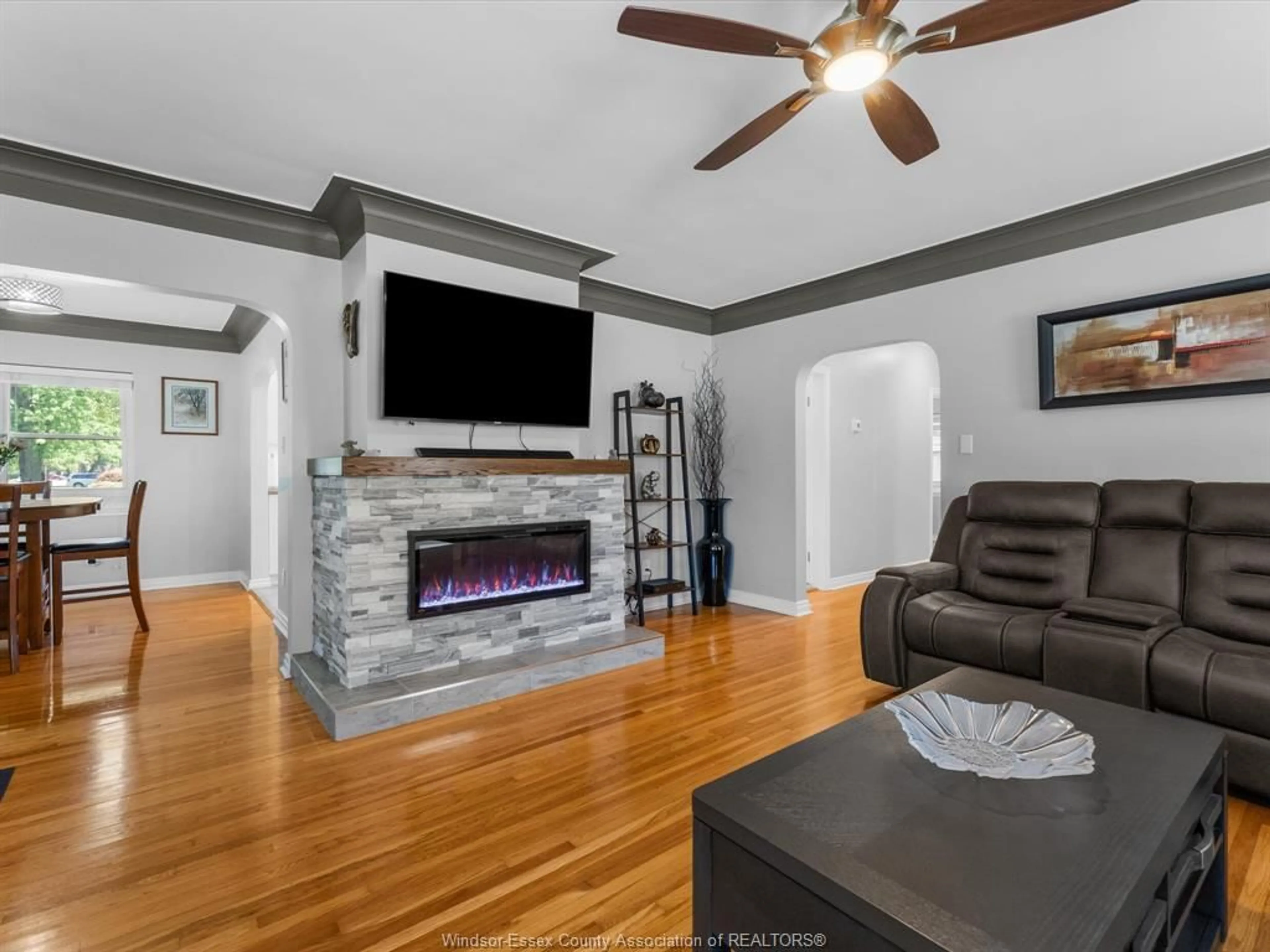 Living room with furniture, unknown for 297 FAIRVIEW Blvd, Windsor Ontario N8S 3C9